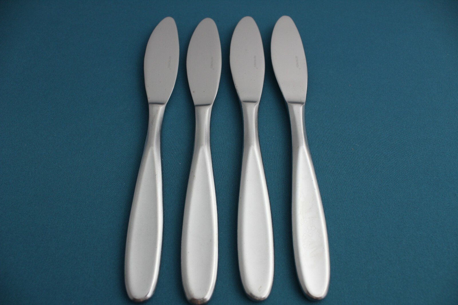 Retroneu TIVOLI / CONTOUR Solid Dinner Knives (Set of 4) Satin China 8 1/4\