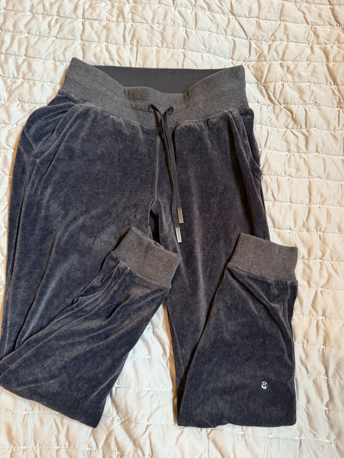 Lululemon Women\'s  Velour Ready to Rulu jogger Size 4