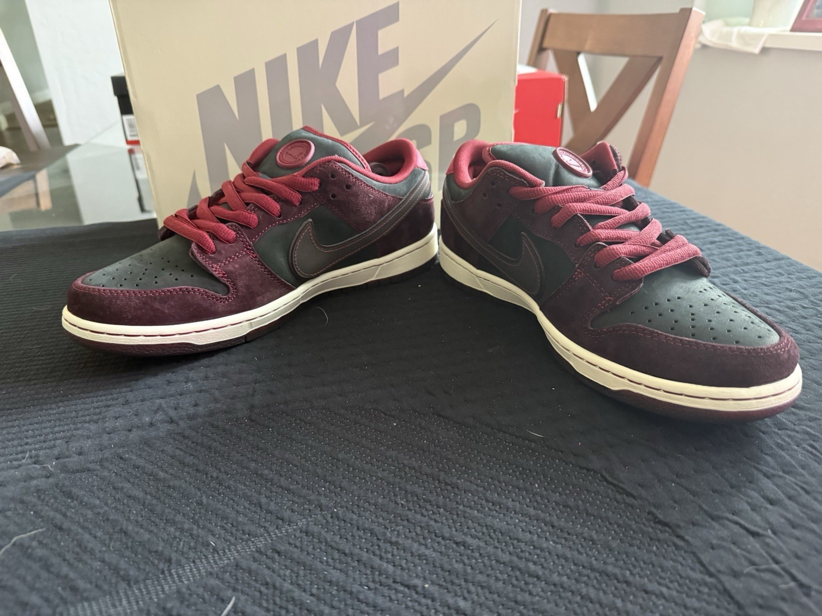 Riot skateboards Nike SB Dunk Low Pro QS Skateboarding Shoes Burgundy Mens US 10 Riot skateboards Nike SB Dunk Low Pro QS Skateboarding Shoes Burgundy Mens US 10
