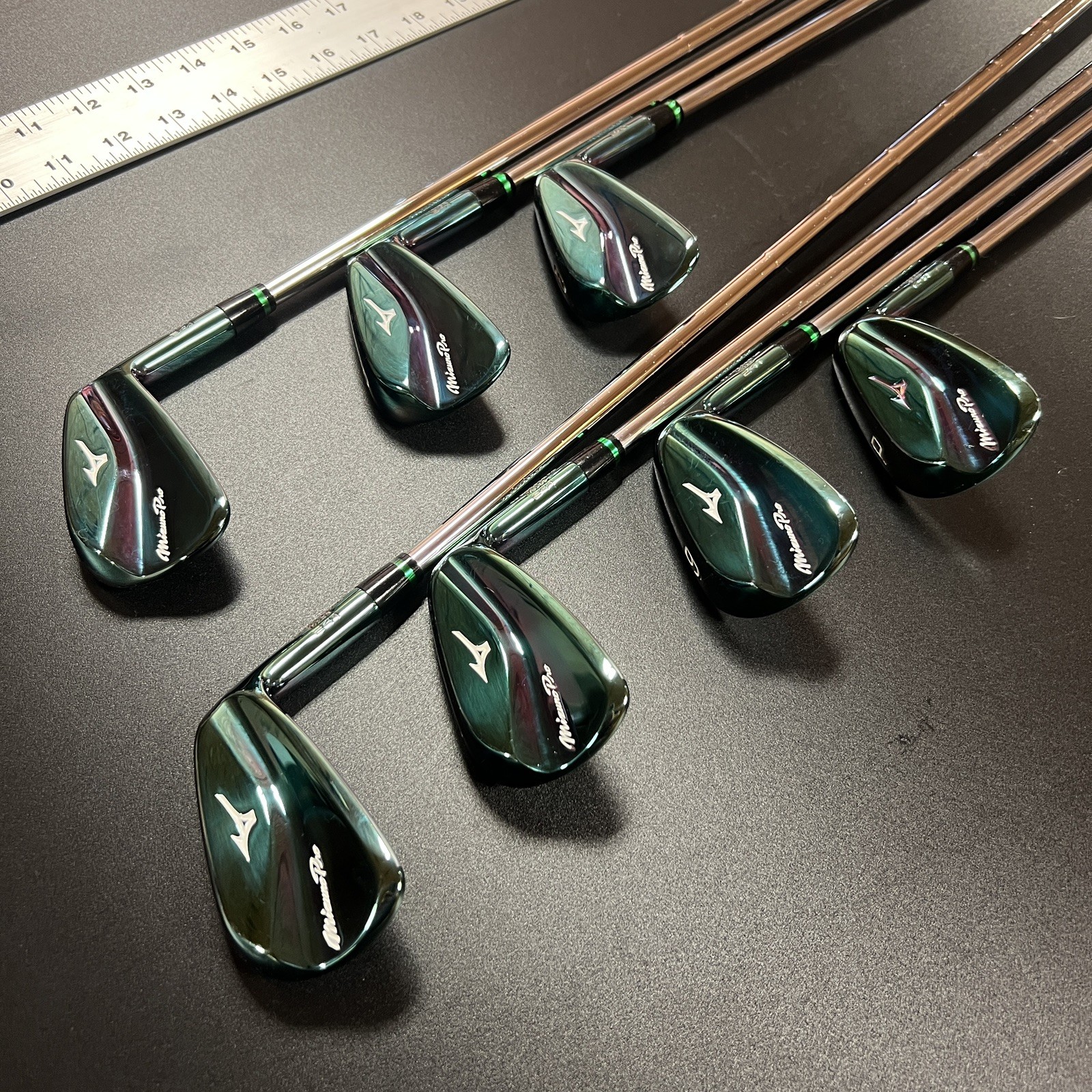 Mizuno Pro 241 Azalea Limited Edition Iron set 7pcs 4-P DG TourIssue S200 No Box Mizuno Pro 241 Azalea Limited Edition Iron set 7pcs 4-P DG TourIssue S200 No Box