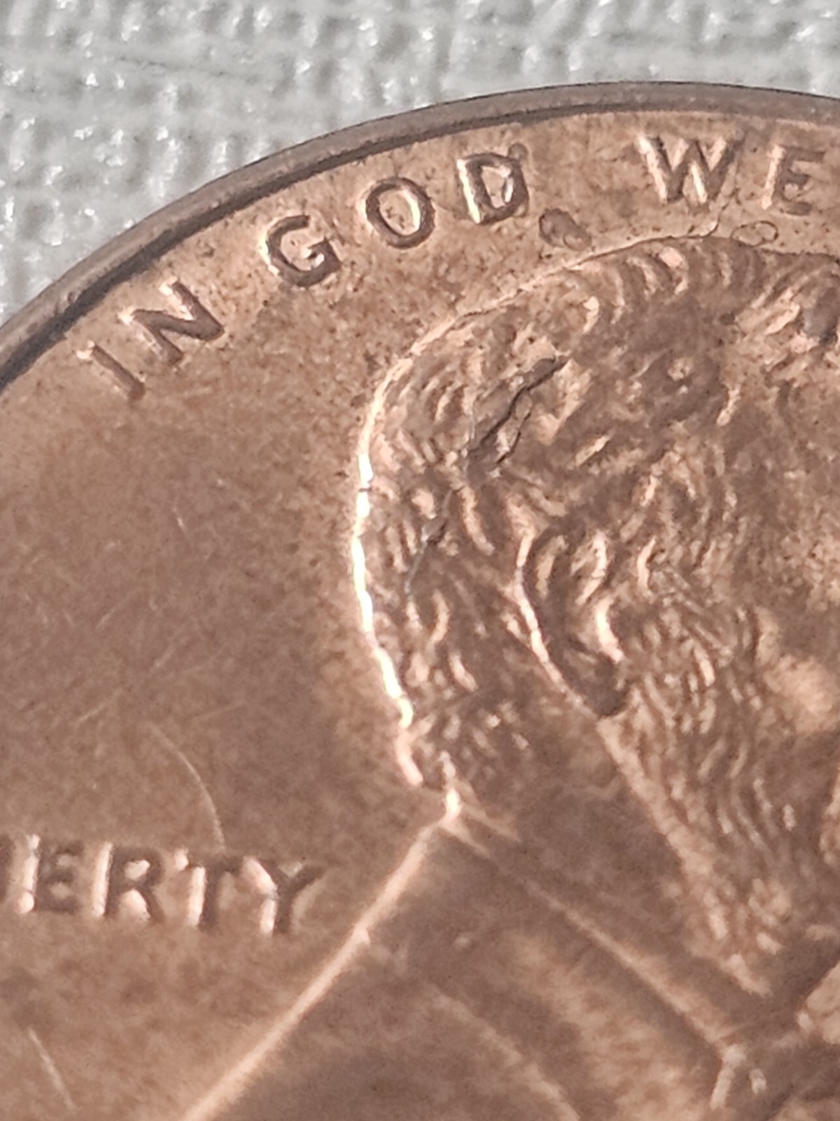 2005 Lincoln Penny - Closed AM & Die Crack Error, No Mint Mark (Circulated)