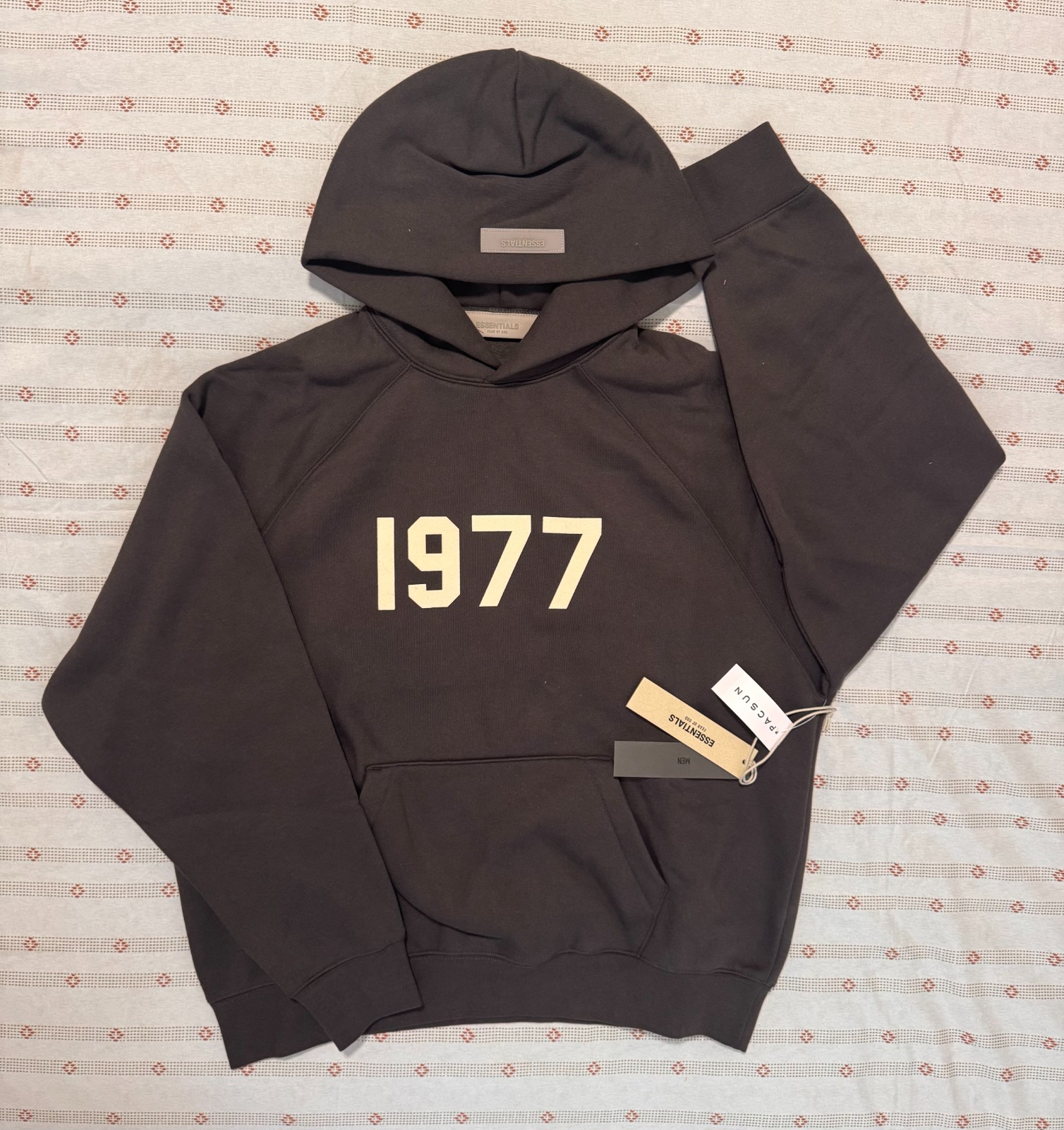 Essentials 1977 iron hoodie Essentials 1977 iron hoodie