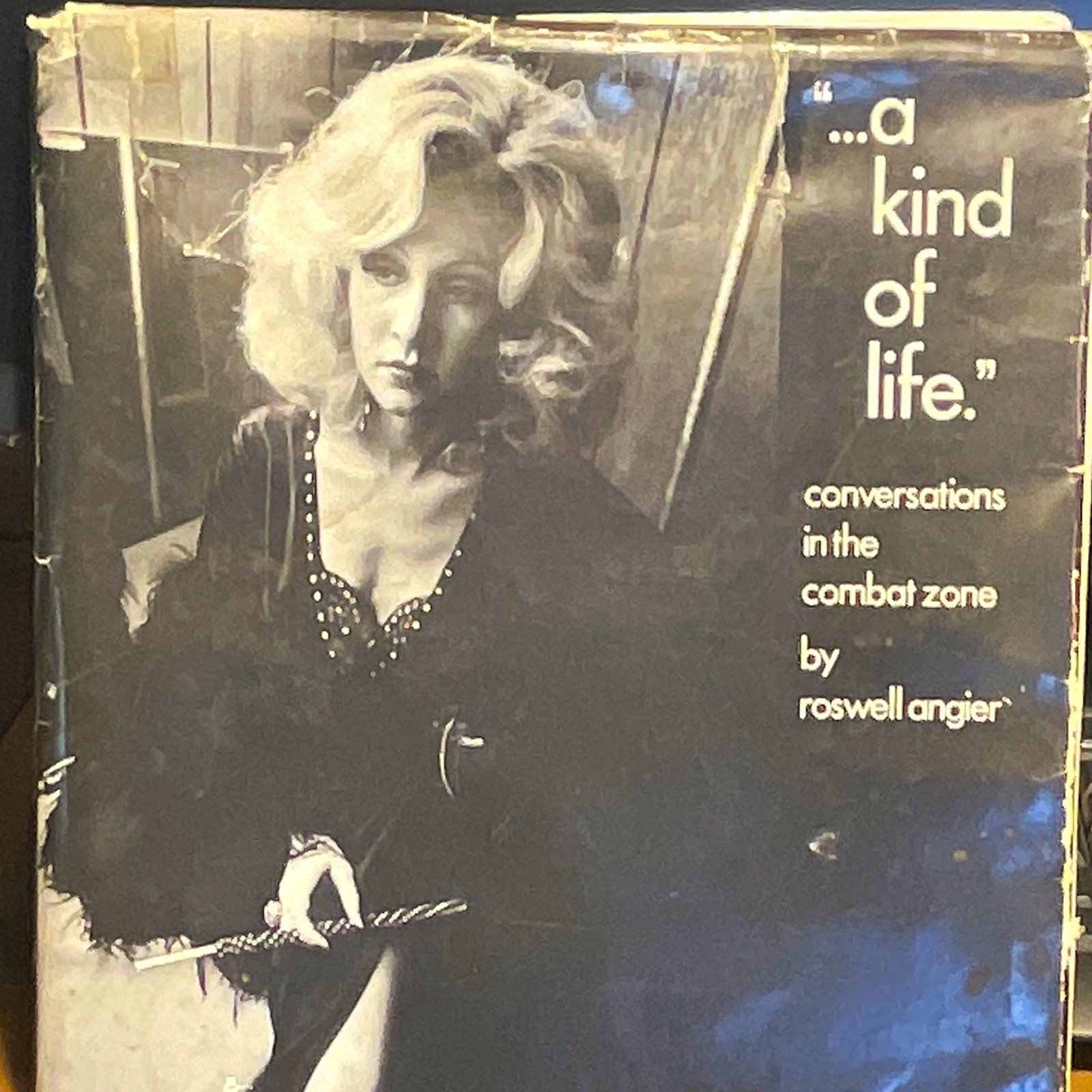 Roswell Angier ...a kind of life. Conversations in the Combat Zone HC w/DJ