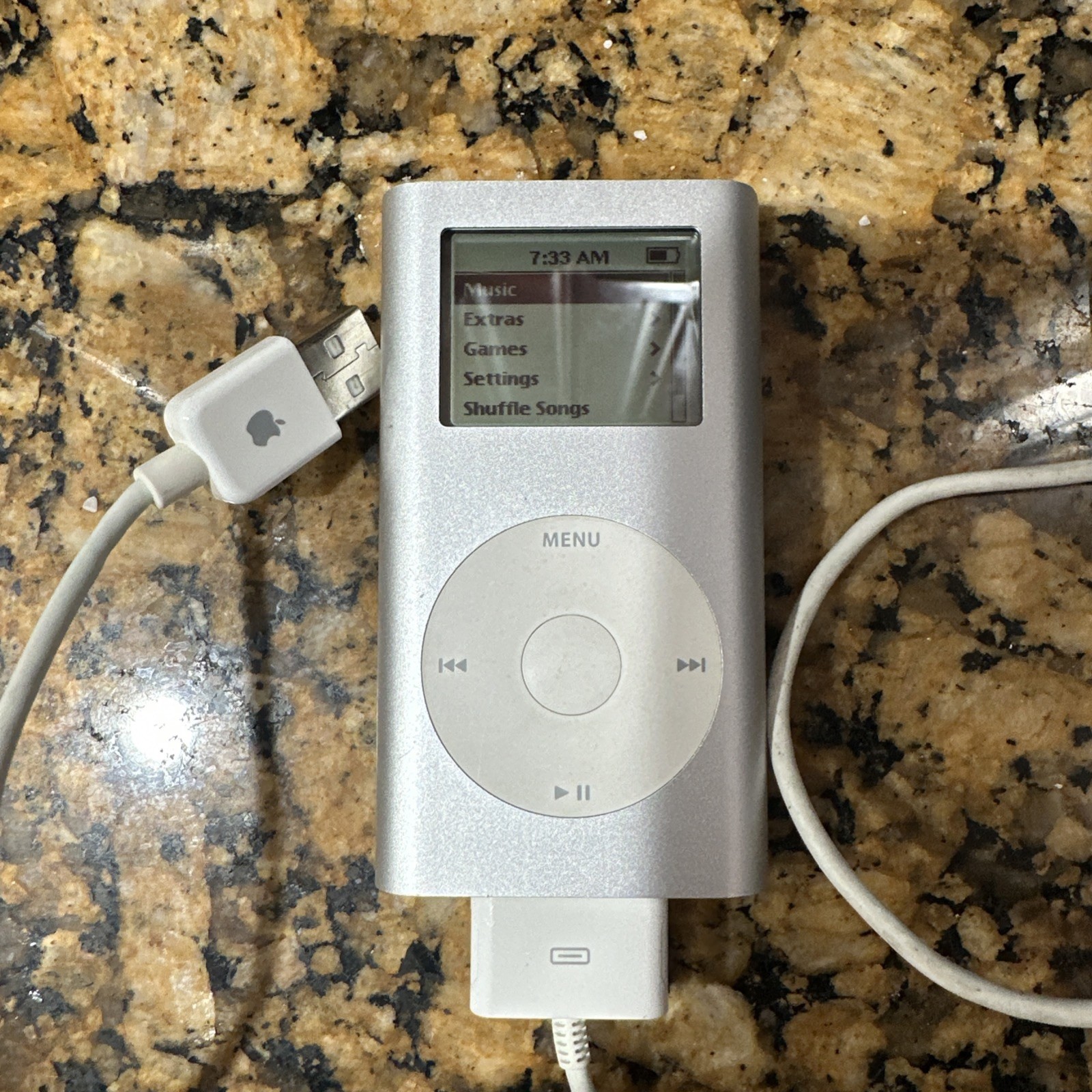 Vintage Apple iPod nano 1st Gen 4GB Silver A1137 Digital Music Player USB 2.0