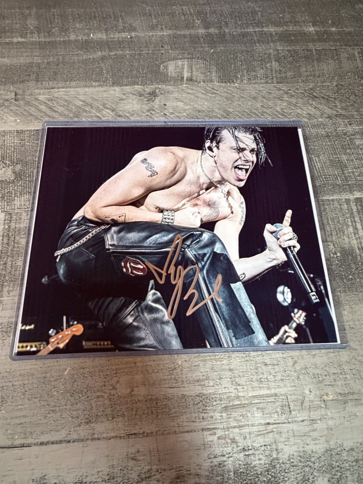 YUNGBLUD- SINGER/RAPPER - HAND SIGNED AUTOGRAPHED PHOTO WITH Dual COAs