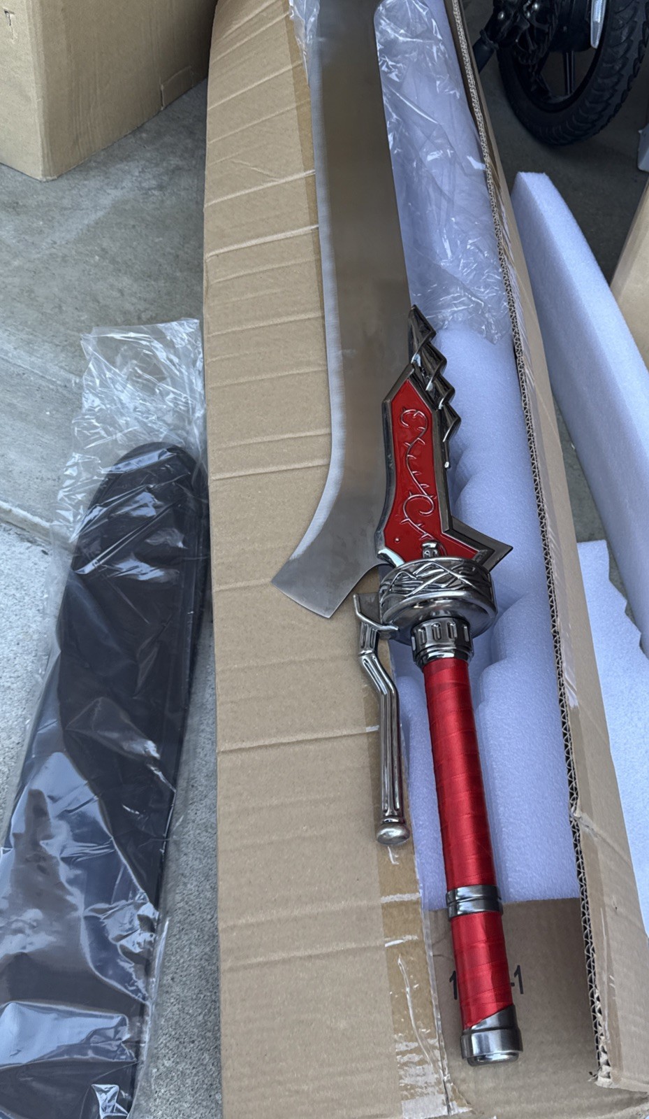 Devil May Cry Red Queen Sword Cosplay Full Metal 54” With Wood Stand New Devil May Cry Red Queen Sword Cosplay Full Metal 54” With Wood Stand New