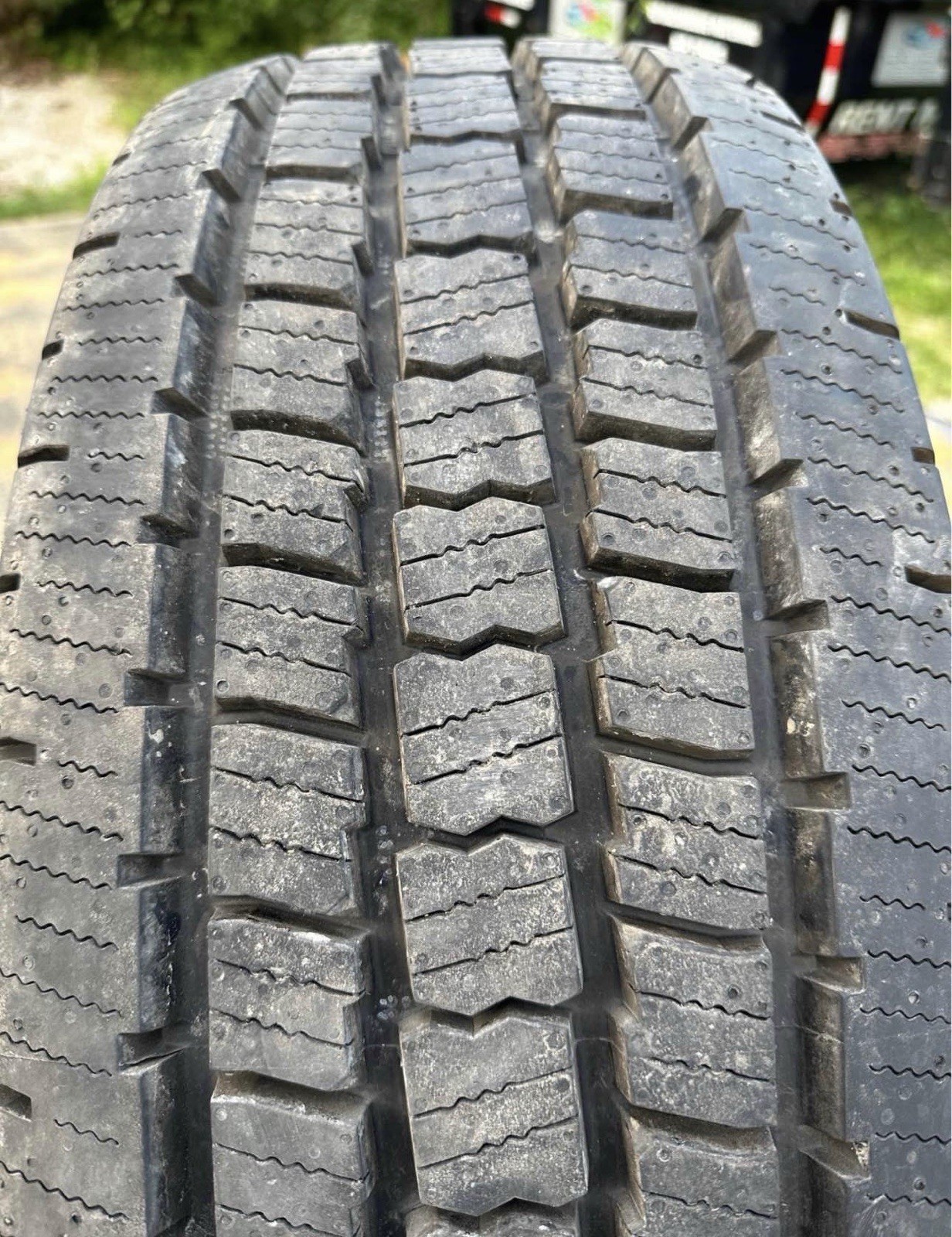 (1) 275/70/18 Cooper Discoverer HT3