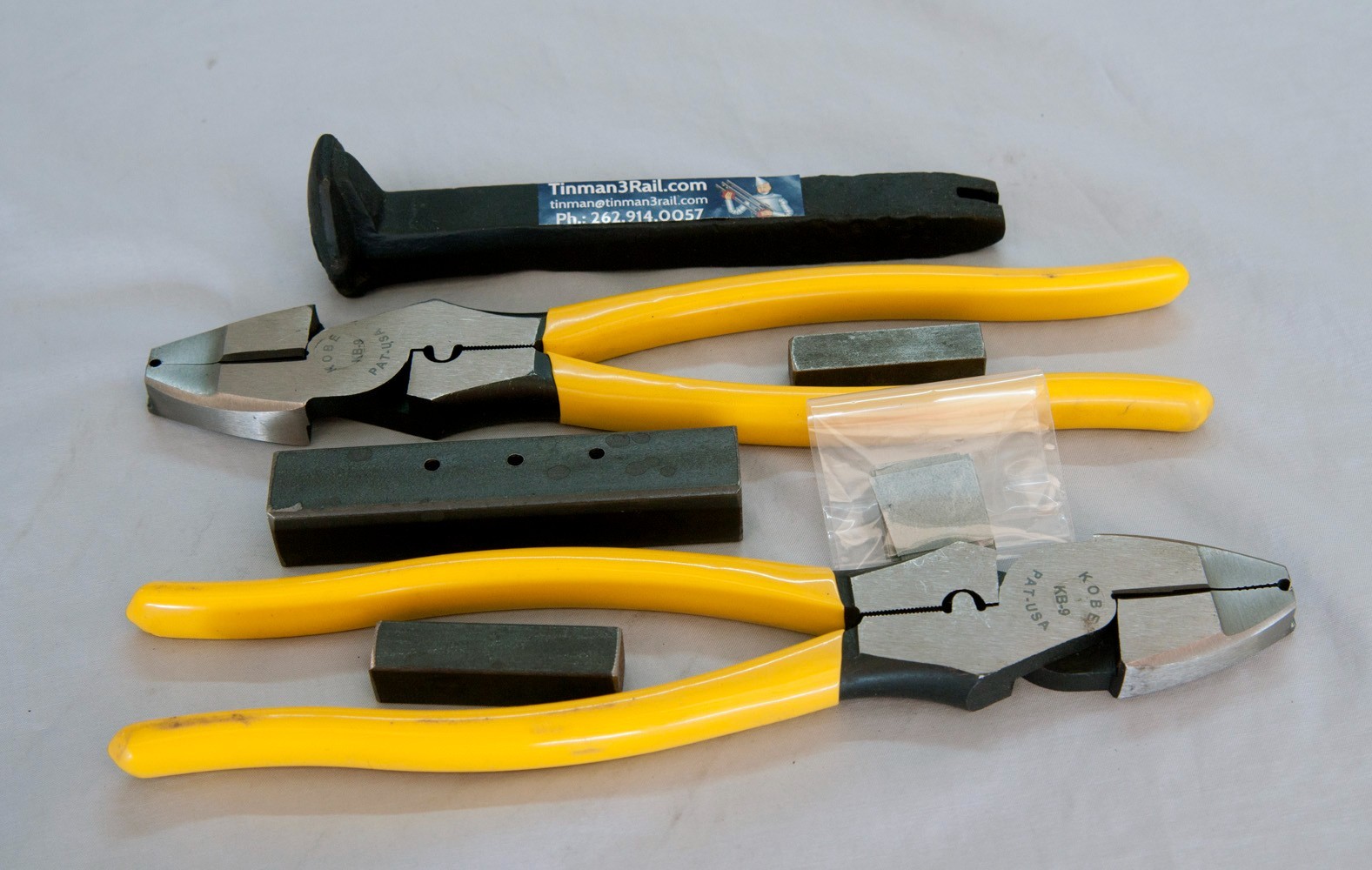 Lionel  O and 027 gauge  tool set with pliers, Jig, and full track  tools,