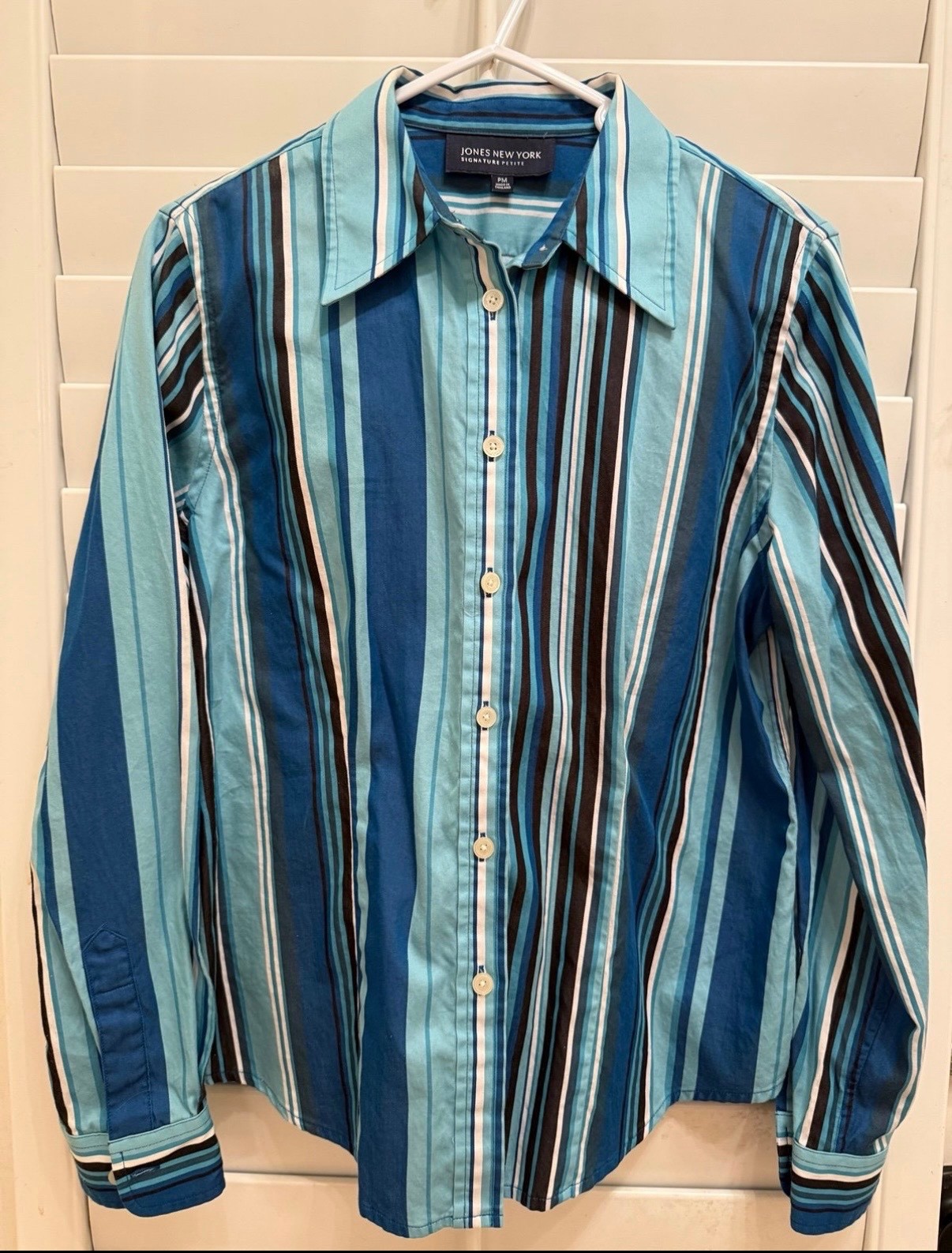 Jones New York Striped Blue Button-Down Women\'s Shirt Top Petite Medium