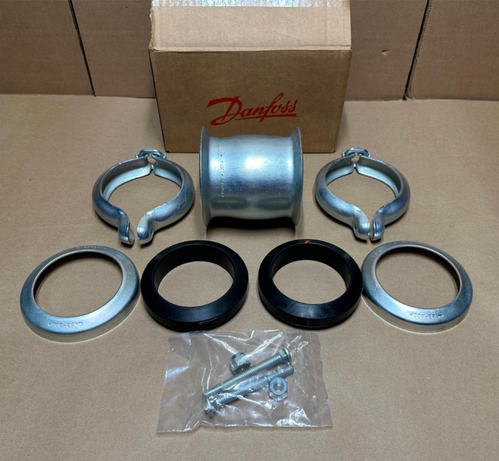 Genuine OEM Danfoss Aeroquip Flexmaster Coupling NH1600N300B0650 3 Genuine OEM Danfoss Aeroquip Flexmaster Coupling NH1600N300B0650 3