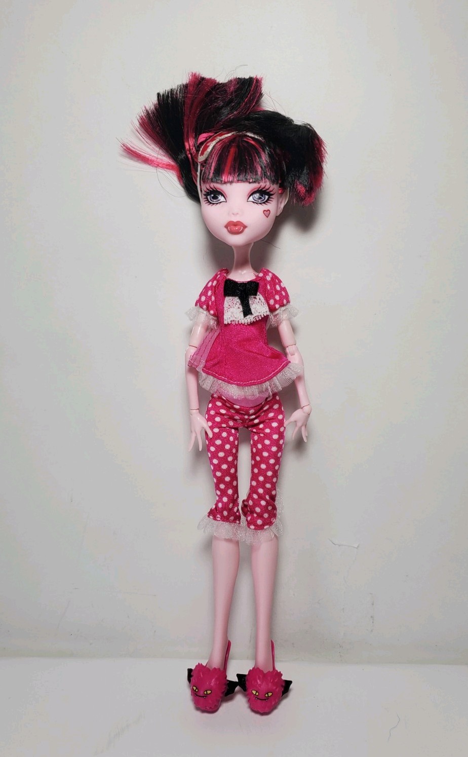 Monster High Dead Tired Sleepover Draculaura Doll with Shoes Original Gen1 2008 