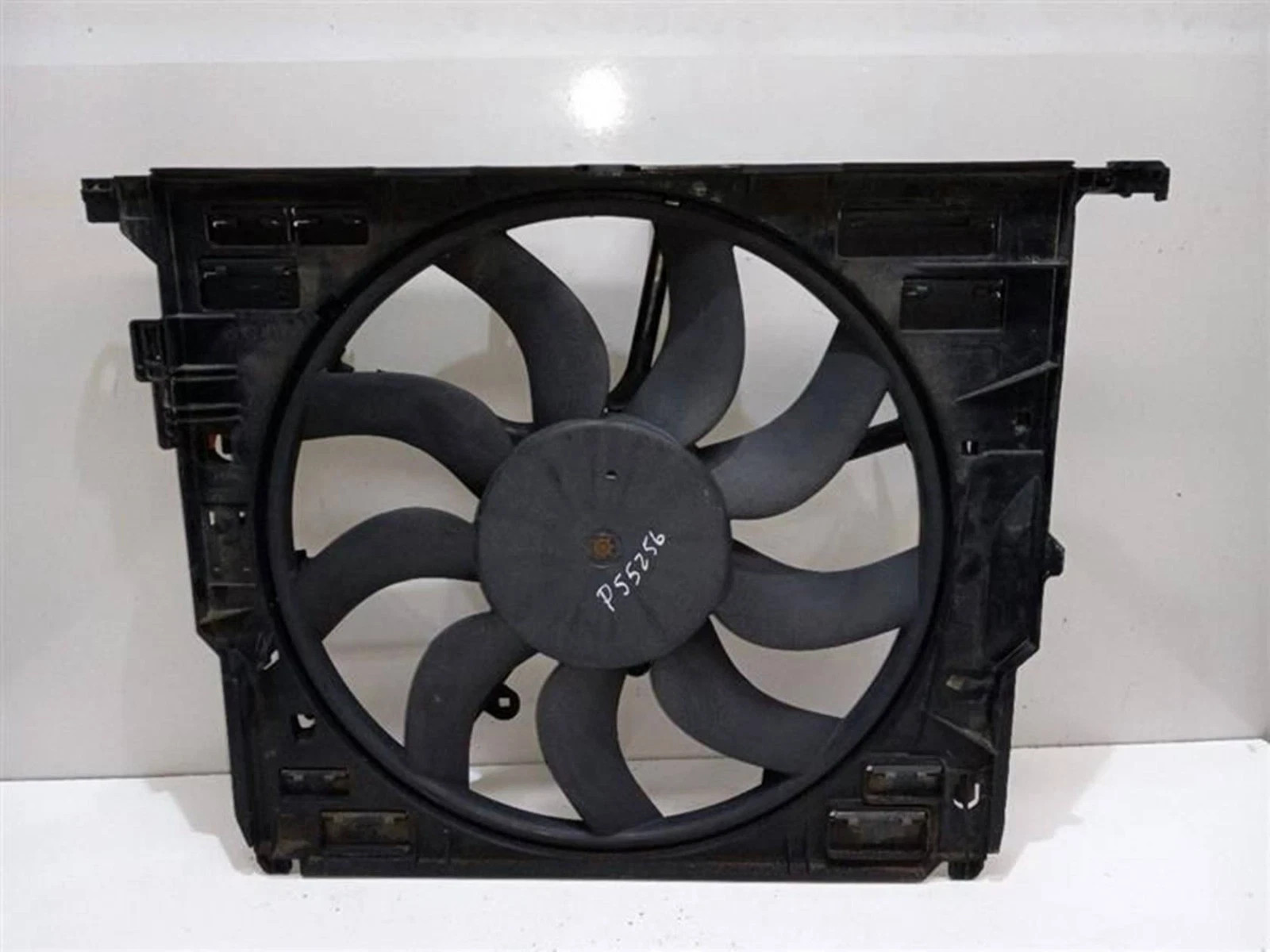 2011-2016 BMW 535i Radiator Cooling Fan Motor Assembly 850 Watt OEM