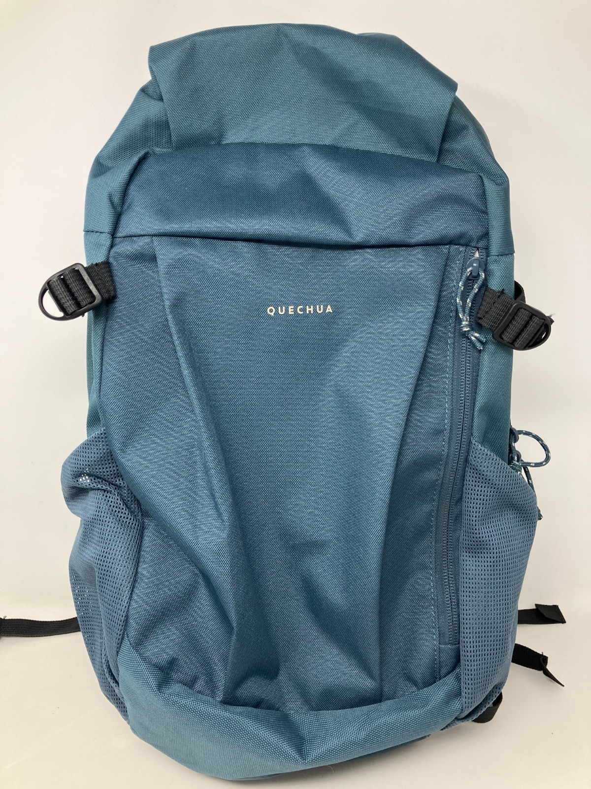 Decathlon Quechua NH100 Arpenaz 20L Hiking Backpack Blue Gray Padded Straps