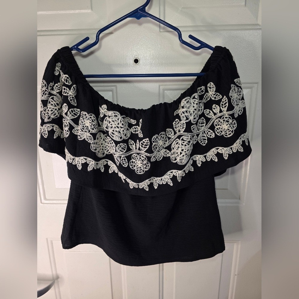Anthropologie Fig & Flower Black and White Embellished Top Size Small