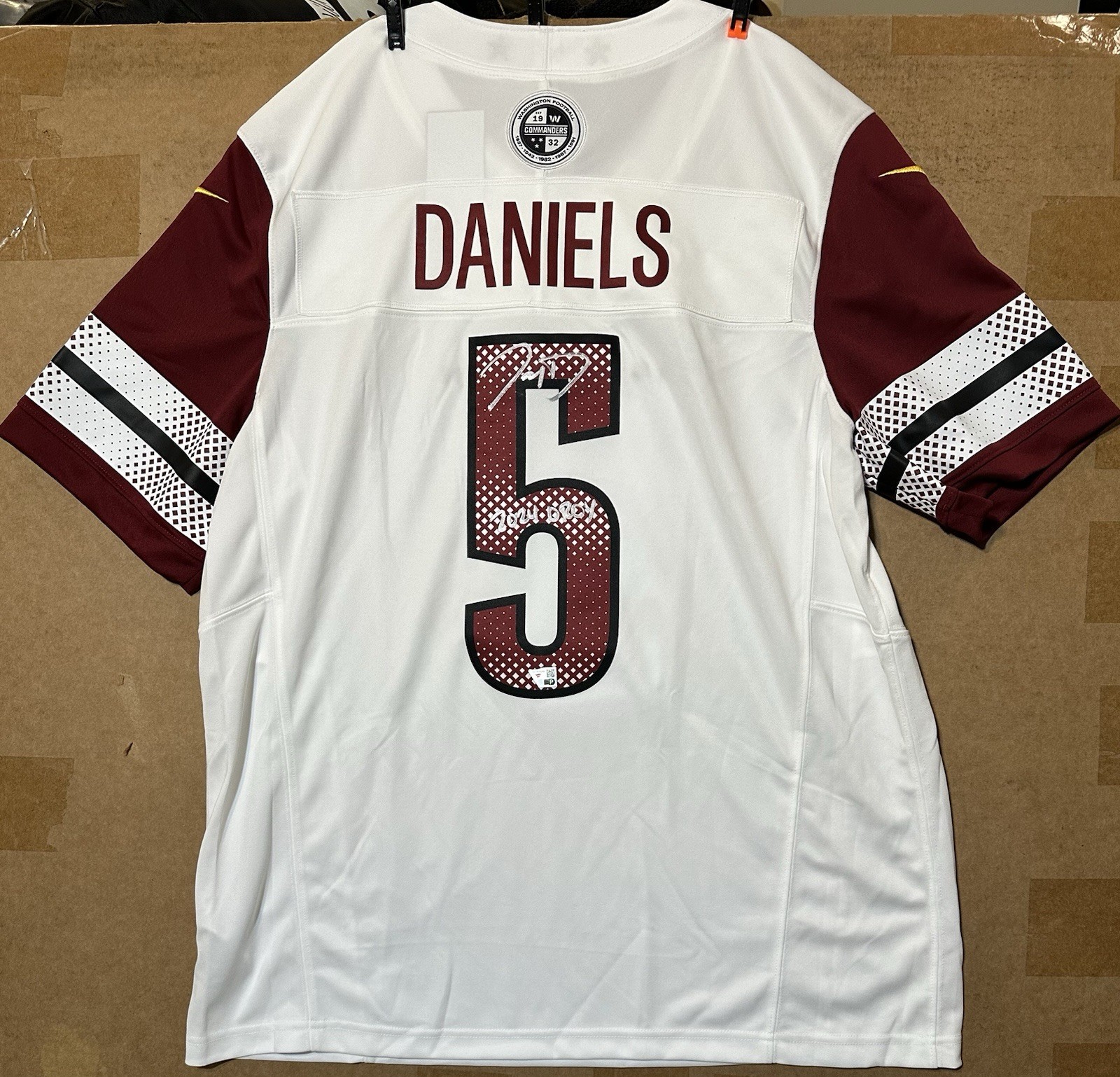 Jayden Daniels Signed 2024 OROY Ins Commanders Nike Vapor Fuse Jersey - Fanatics