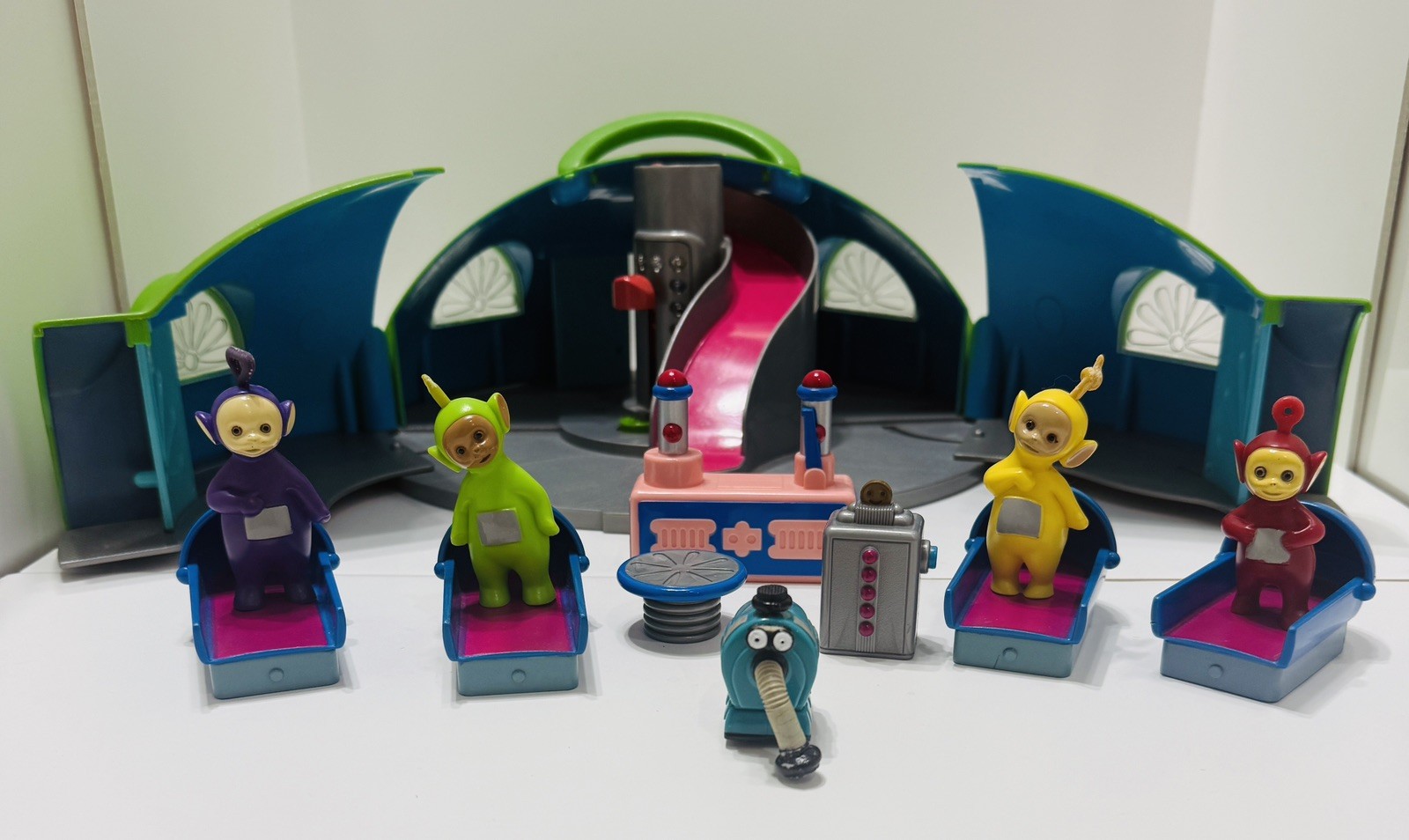 1996 Teletubbies Home Hill Superdome Complete Playset Golden Bear UK Figures