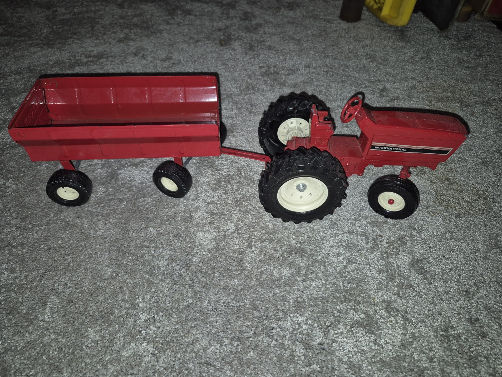 Vintage ERTL International HarvesterRed Tractor With Hitch & Trailer 0810