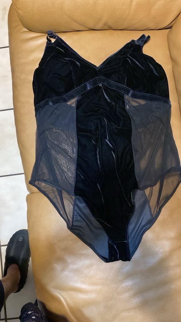 TORRID CURVE BLACK VELVET MESH SEXY STRAPPY BODYSUIT LINGERIE SIZE: 4 NWOT TORRID CURVE BLACK VELVET MESH SEXY STRAPPY BODYSUIT LINGERIE SIZE: 4 NWOT
