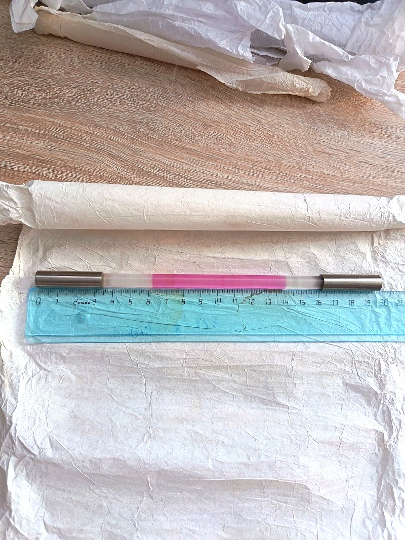Ruby laser rod with mounts. Overall dimensions: 8mm × 80mm × 140 mm. Active sect