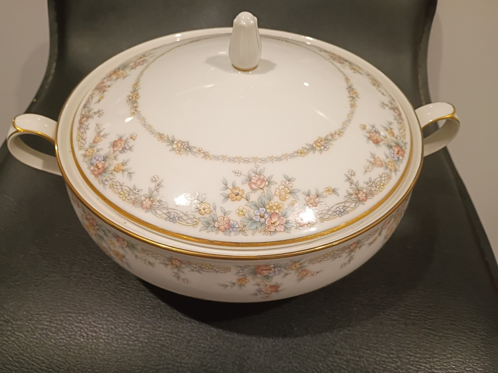 GORGEOUS Noritake Ivory China #7246 Gallery Covered Vegetable Bowl 8 3/8\