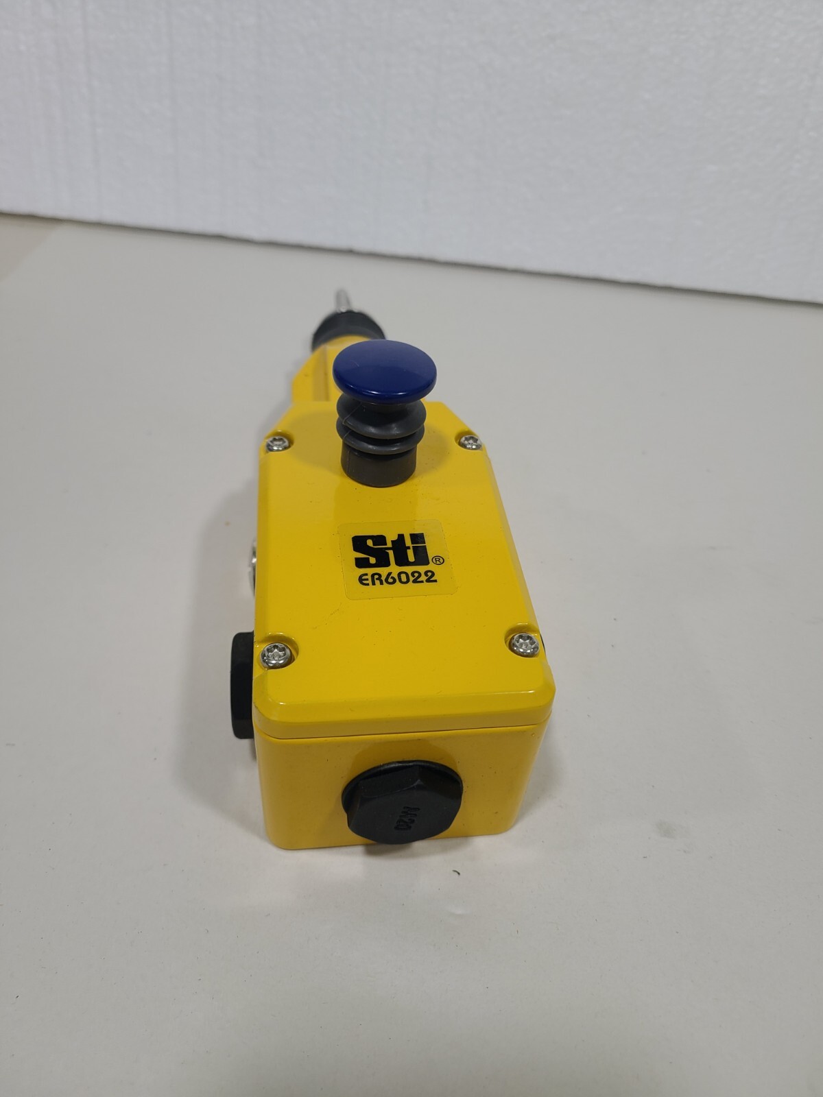 STI 44506-5070 Safety Switch, ER6022-022M, NOS /open Box Condition 