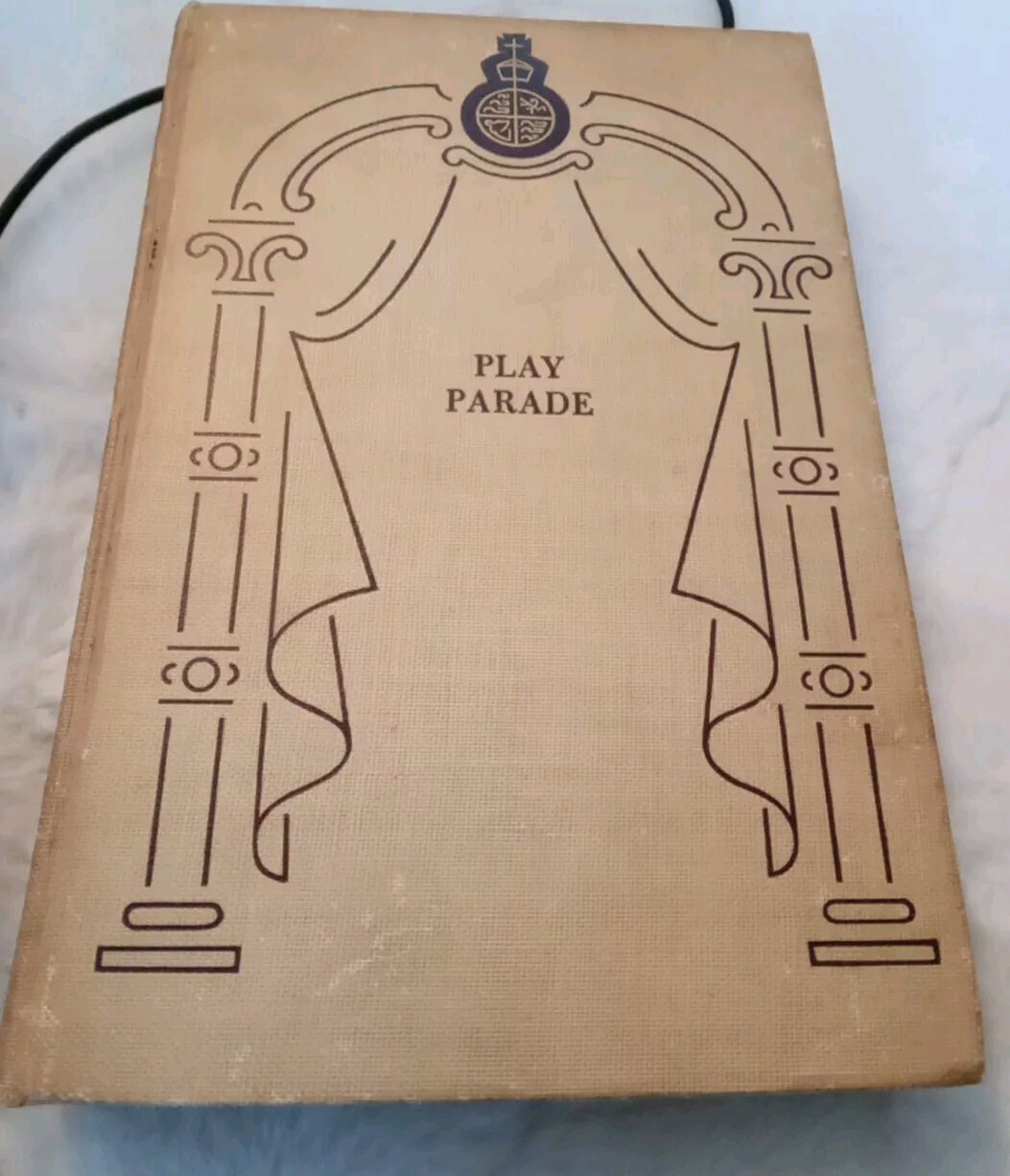 PLAY PARADE - 1933 - 1ST EDITION - BY NOEL COWARD - 7 PLAYS - HARDCOVER PLAY PARADE - 1933 - 1ST EDITION - BY NOEL COWARD - 7 PLAYS - HARDCOVER