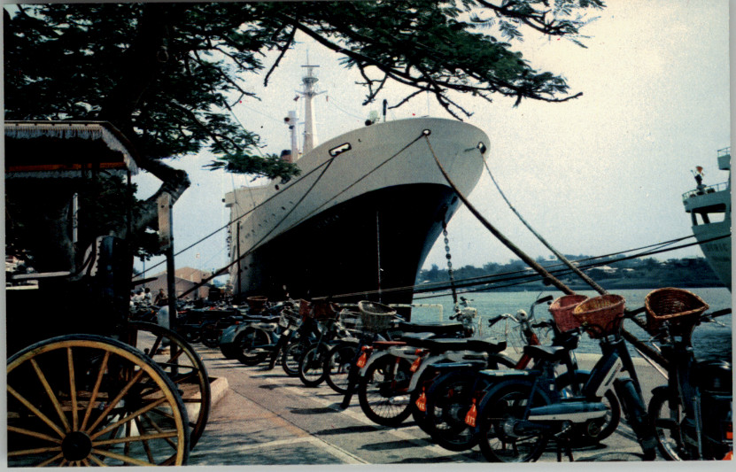Postcard Familiar Scene On Hamilton\'s Waterfront Hamilton Bermuda Cruise Ship