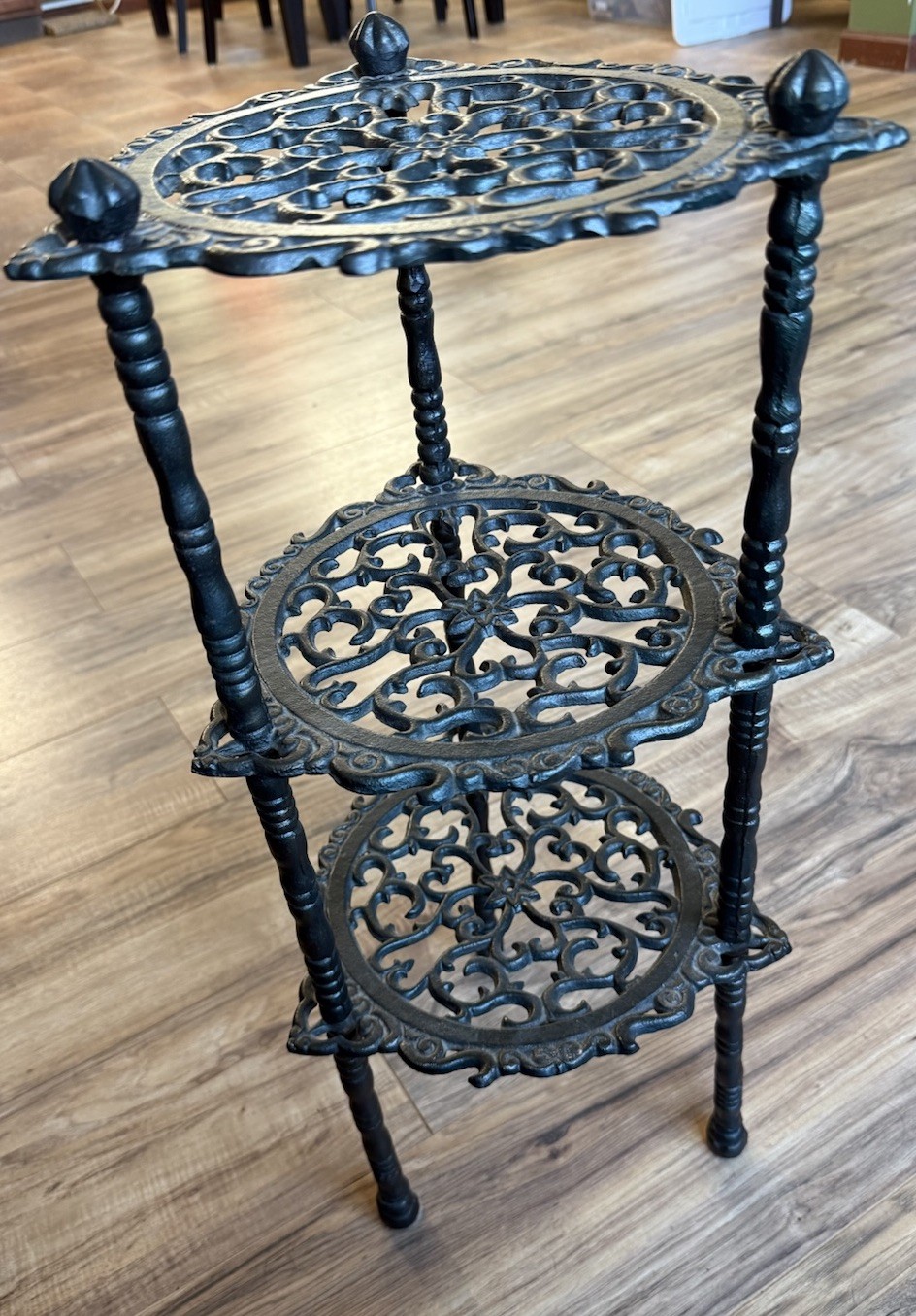 Vintage/Antique Ornate Black Cast Iron Victorian Flower Plant Basket Stand Vintage/Antique Ornate Black Cast Iron Victorian Flower Plant Basket Stand