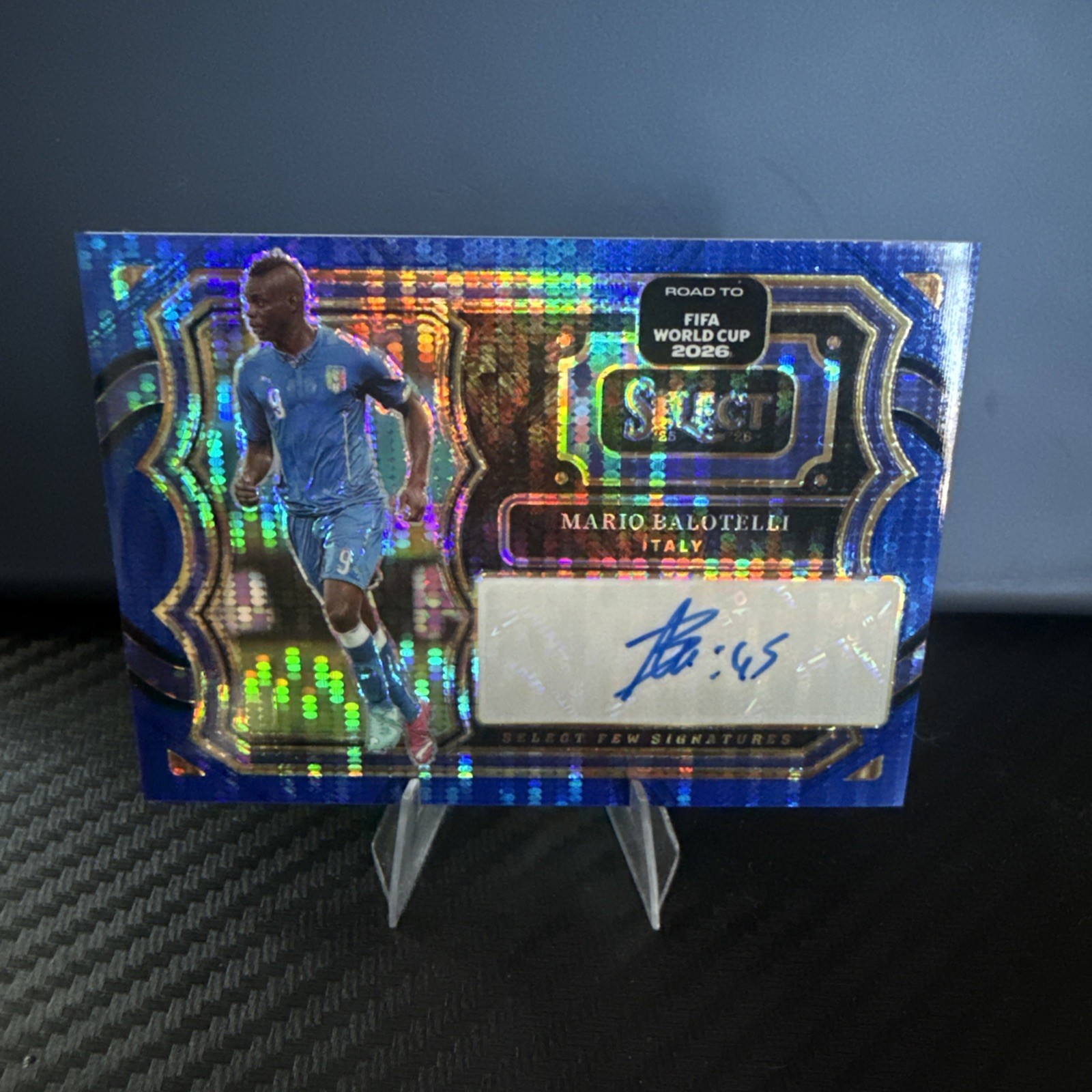 2025-26 Select FIFA Road To World Cup Mario Balotelli Blue Pulsar Auto SSF-MB vv 2025-26 Select FIFA Road To World Cup Mario Balotelli Blue Pulsar Auto SSF-MB vv
