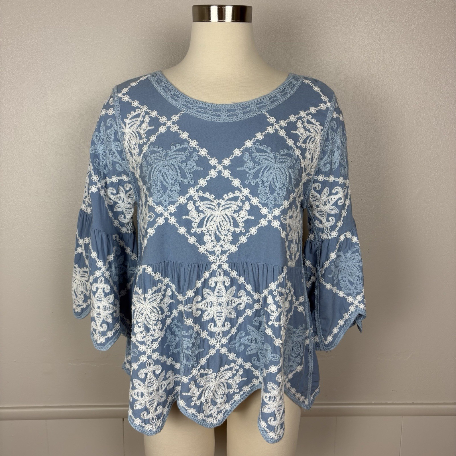 Kindred Anthro Top Embroidered Size M Blue White Babydoll Scarf Hem Boho Blouse
