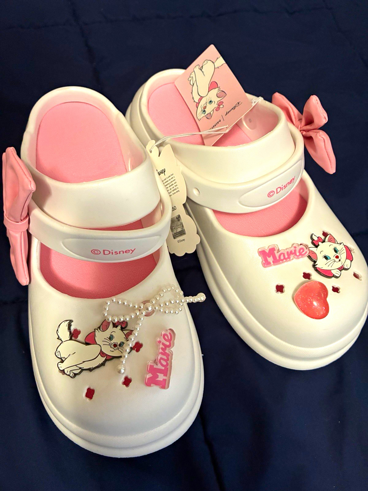MINISO Disney Marie Girls Slip-On Flats White/Pink Bow Beaded, super cute MINISO Disney Marie Girls Slip-On Flats White/Pink Bow Beaded, super cute