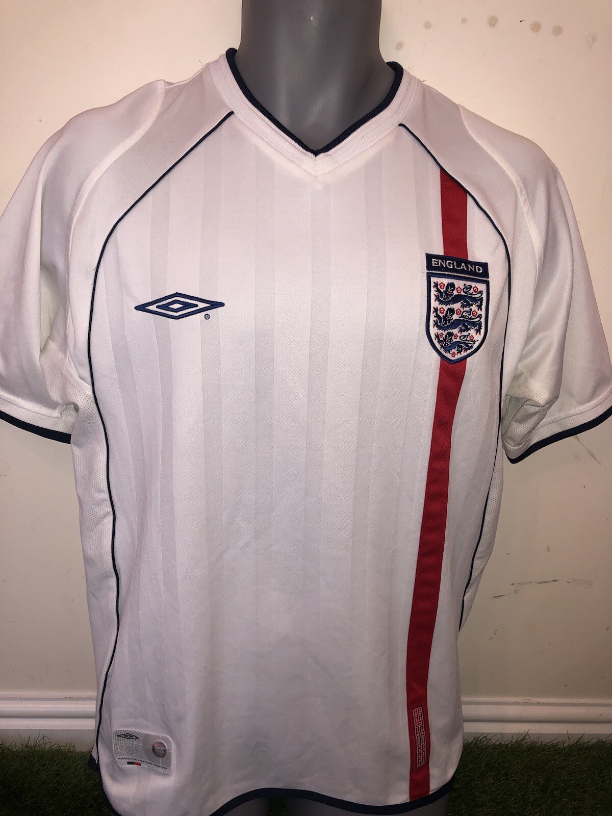RARE England 2001/03 Home Shirt FITS LIKE A MEDIUM 01/03 2001 2000 2003 Vintage