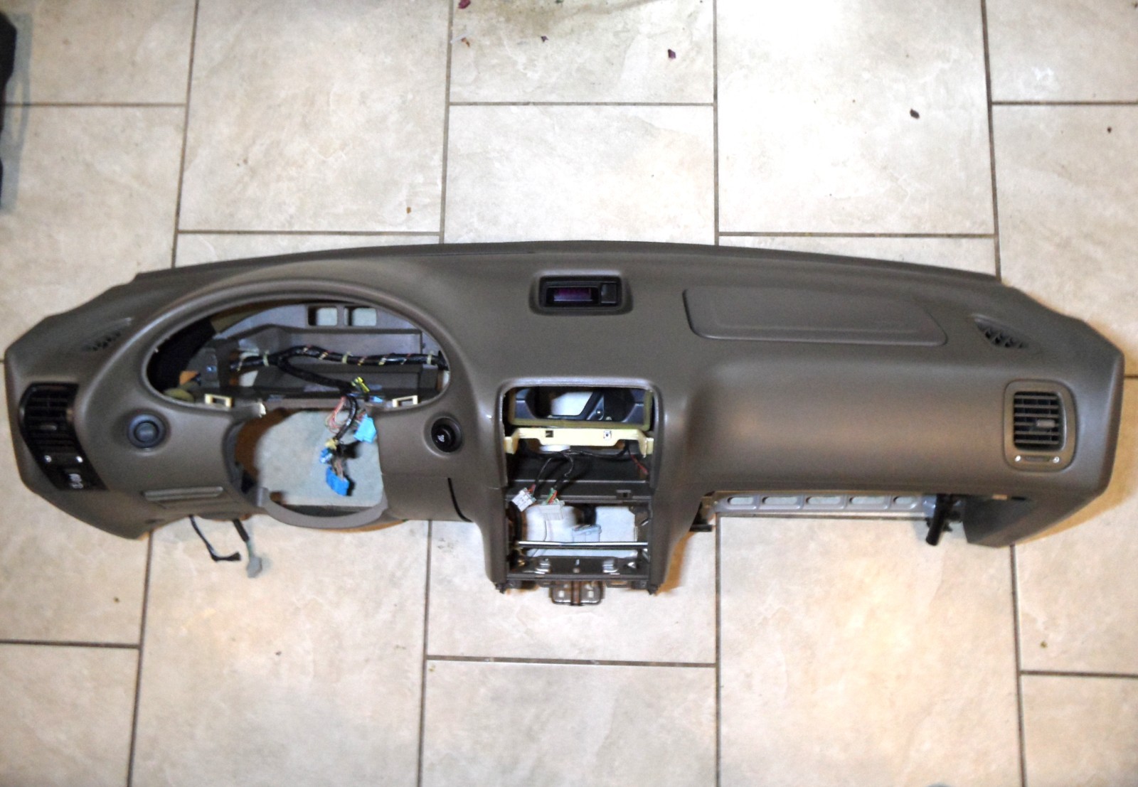 94 95 96 97 98 99 2001 ACURA INTEGRA - DASHBOARD COMPLETE DASH PANEL BEIGE 94 95 96 97 98 99 2001 ACURA INTEGRA - DASHBOARD COMPLETE DASH PANEL BEIGE