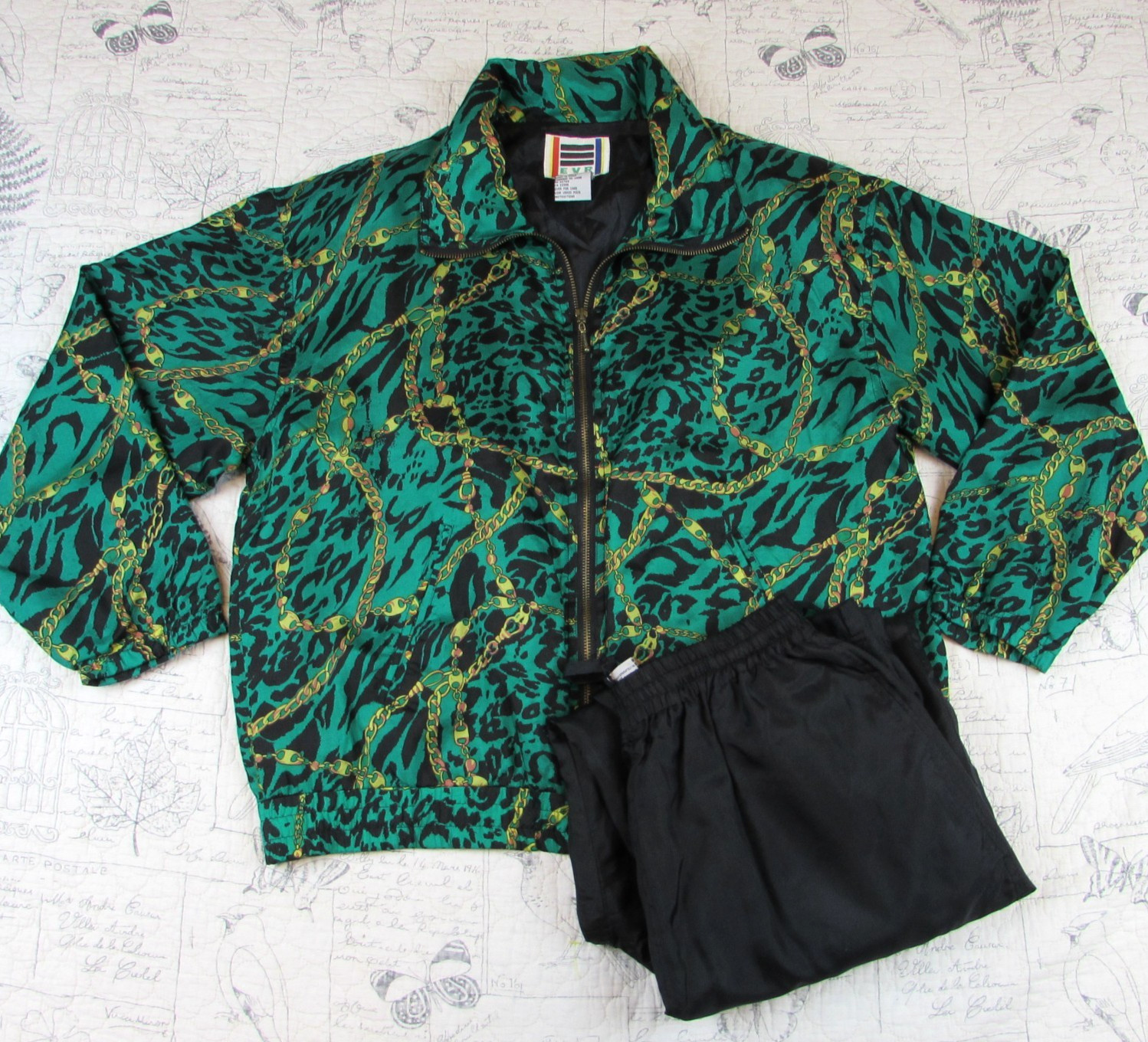 Vintage EUC EVR Womens Animal print chains 100% Silk Jacket Pants Tracksuit M Vintage EUC EVR Womens Animal print chains 100% Silk Jacket Pants Tracksuit M