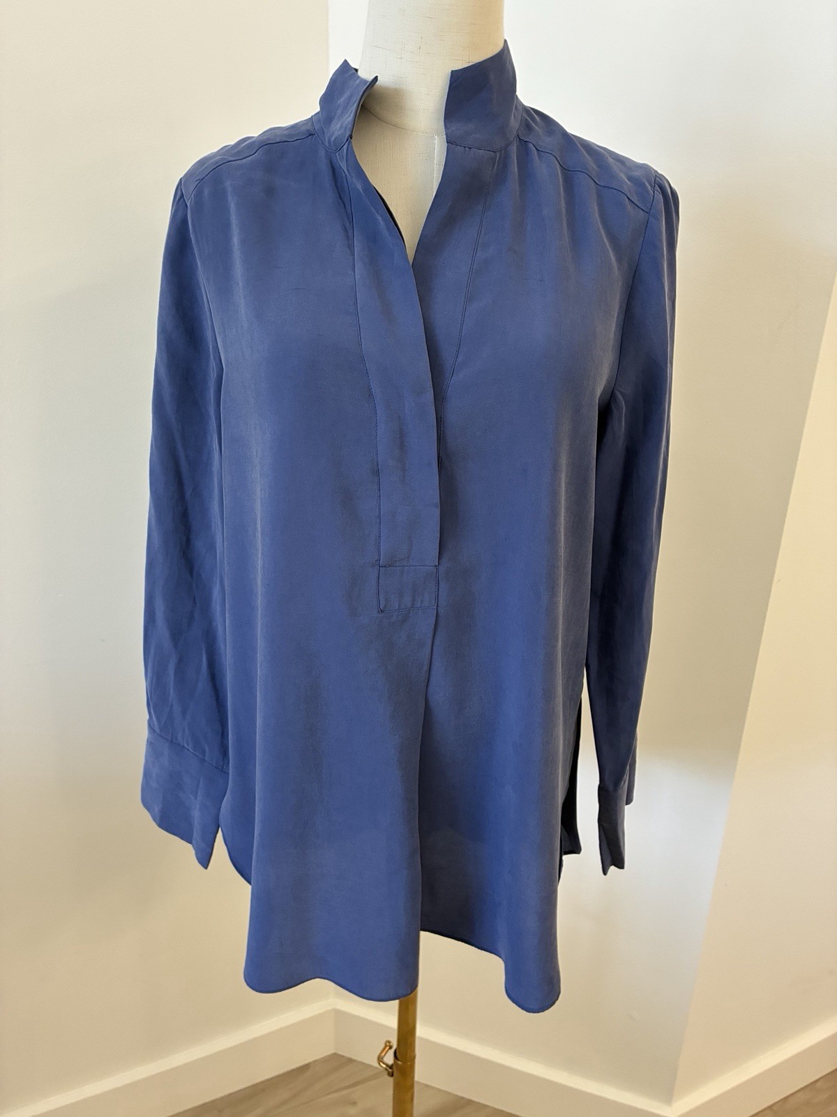 Chico’s Black Label M-1 Blue Banded Collar Split V-Neck Tunic Blouse Sheer Back
