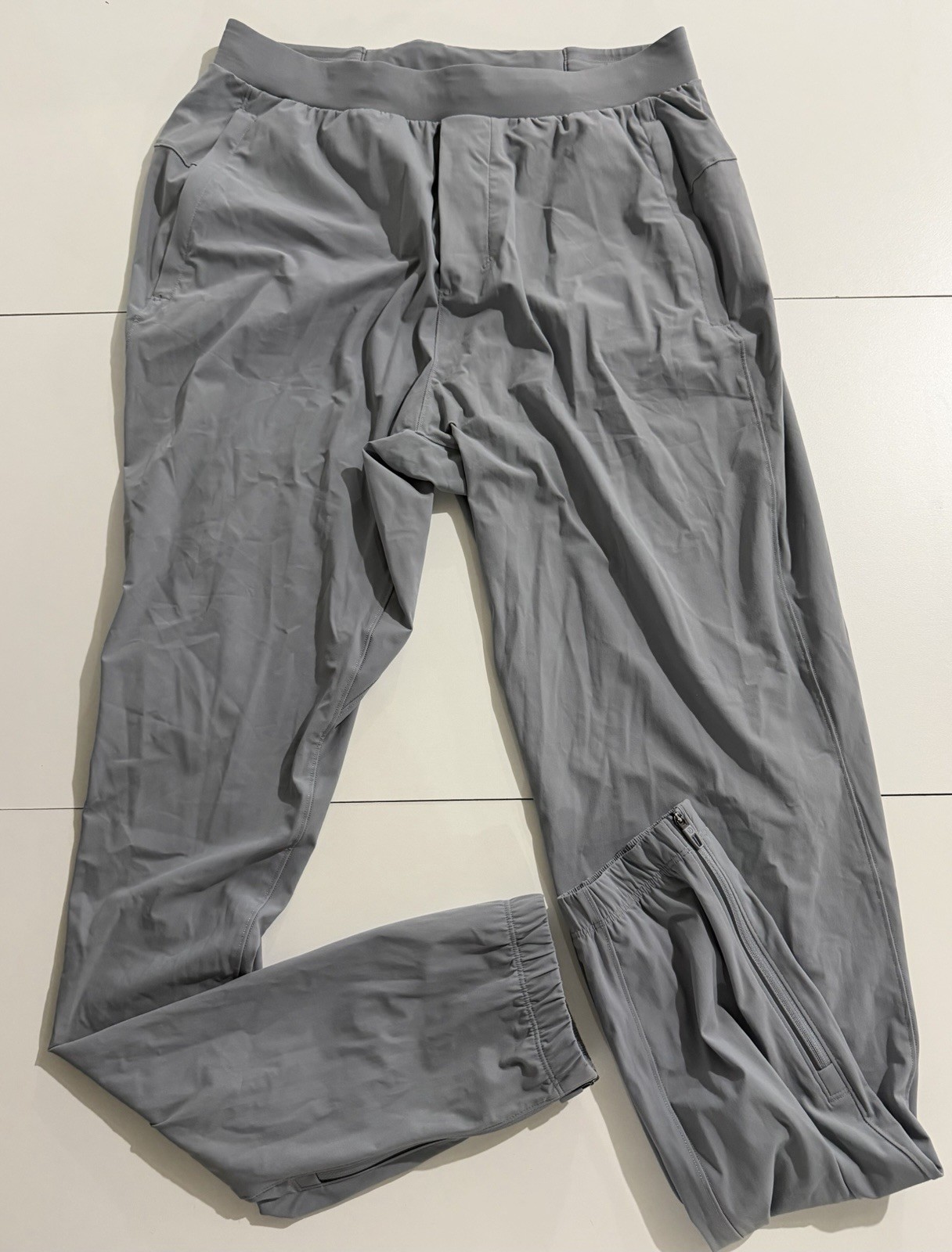 Lululemon Surge Jogger Tall Men’s M Gray LM5958T Running Pants Ankle Zip NWOT