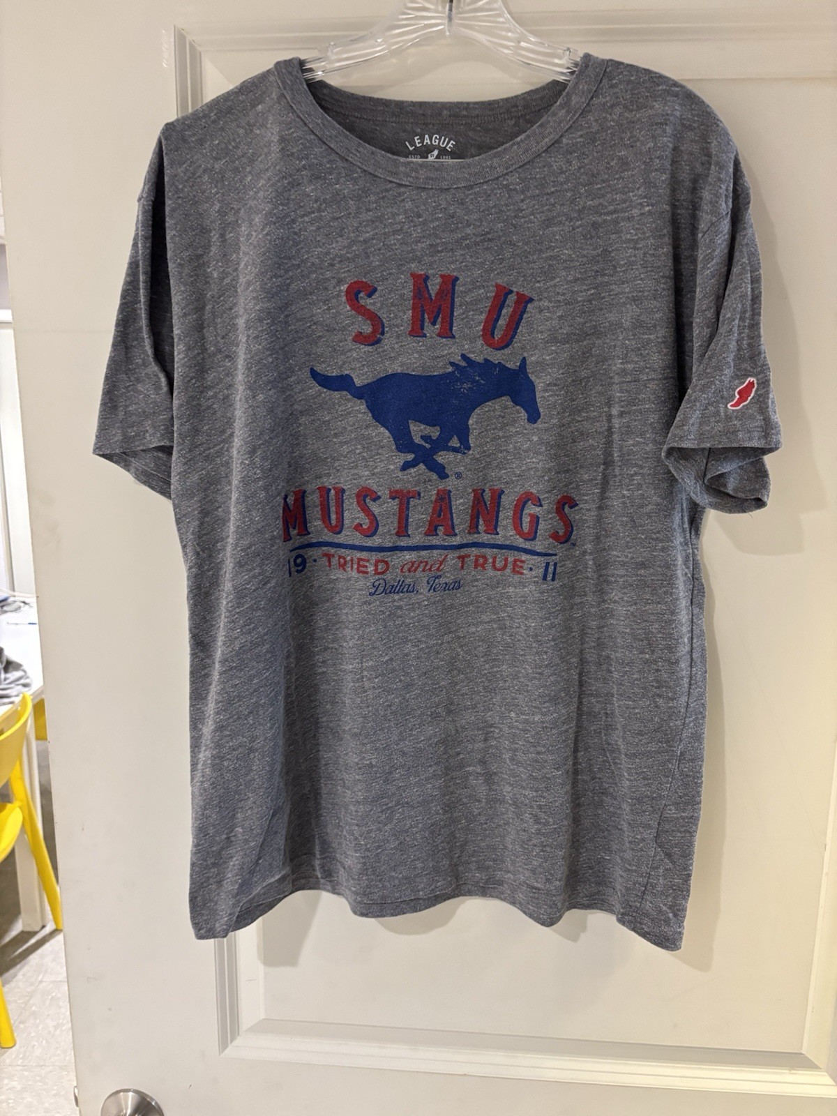 League SMU Mustangs Tri-Blend T-Shirt XL Gray Vintage Distressed EUC