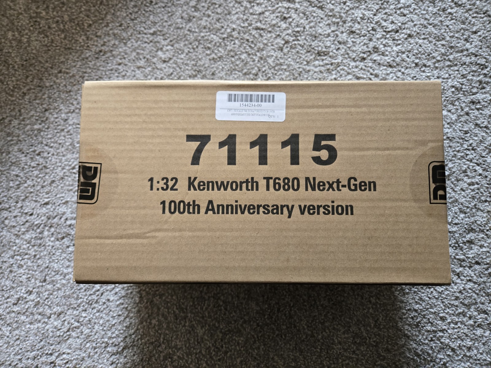 1:32 Scale Diecast Masters Kenworth T680 - 100th Anniversary Limited Edition 1:32 Scale Diecast Masters Kenworth T680 - 100th Anniversary Limited Edition