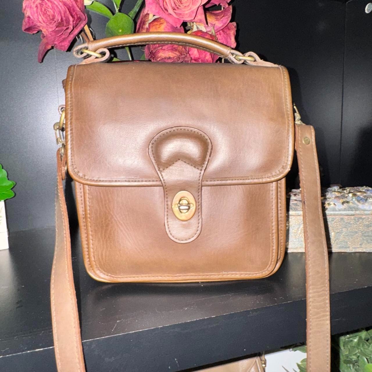 Vintage 90s unbranded brown leather organizer crossbody bag