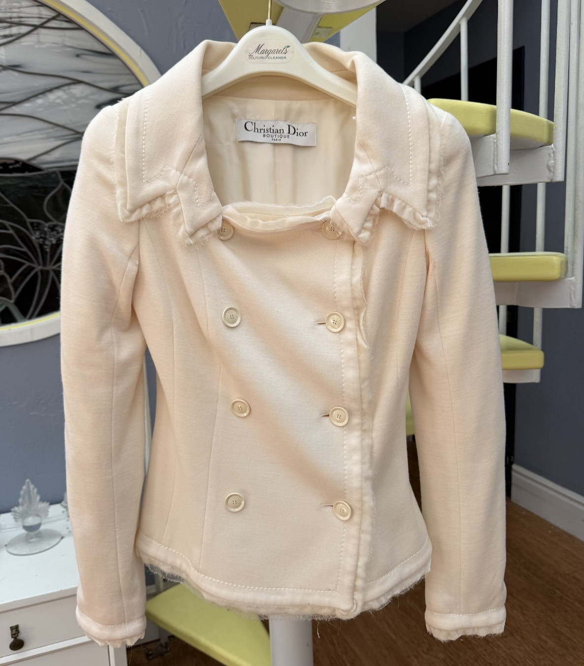 Christian Dior White Jacket Skirt Suit Size 38 Christian Dior White Jacket Skirt Suit Size 38