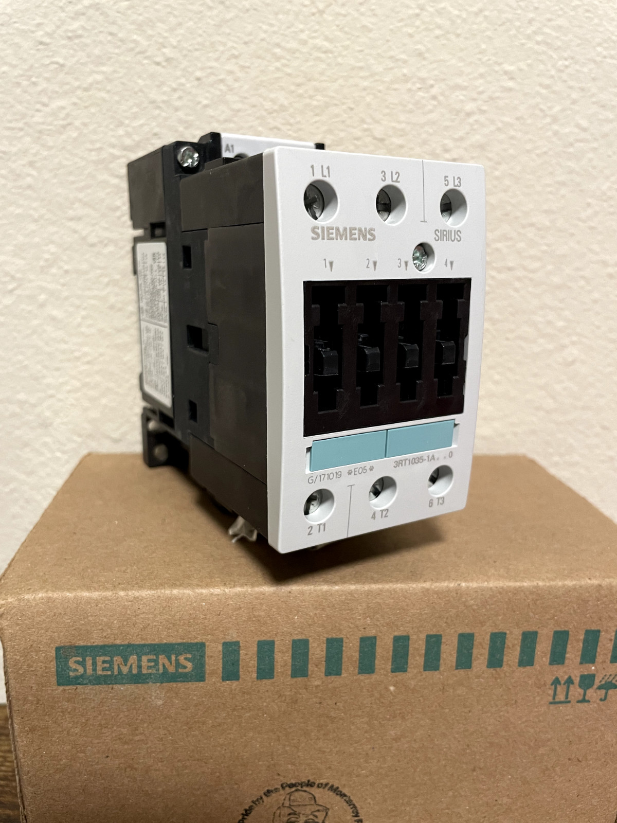 (1) NEW SIEMENS 3RT1035-1AK60 3p40a Contactor W/ 120vAC Coil - OEM SIEMENS - QTY