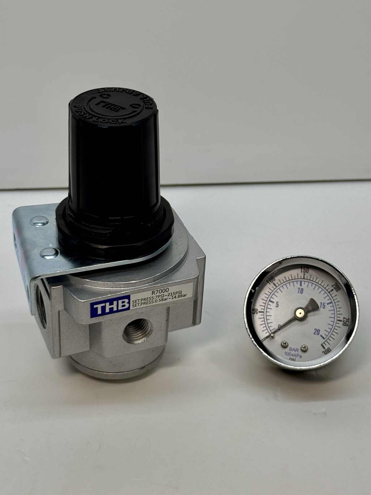 THB R7000 Regulator 7psi-215psi 0.5bar-14.8bar 102D-204H