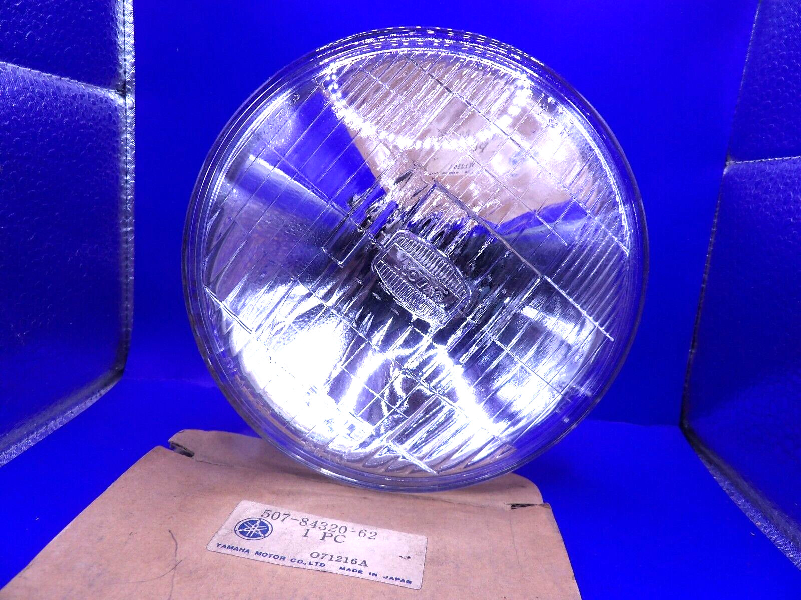 NOS Yamaha RD125B RD125C RD200C 1975-1976 Genuine Headlight OEM 507-84320-62