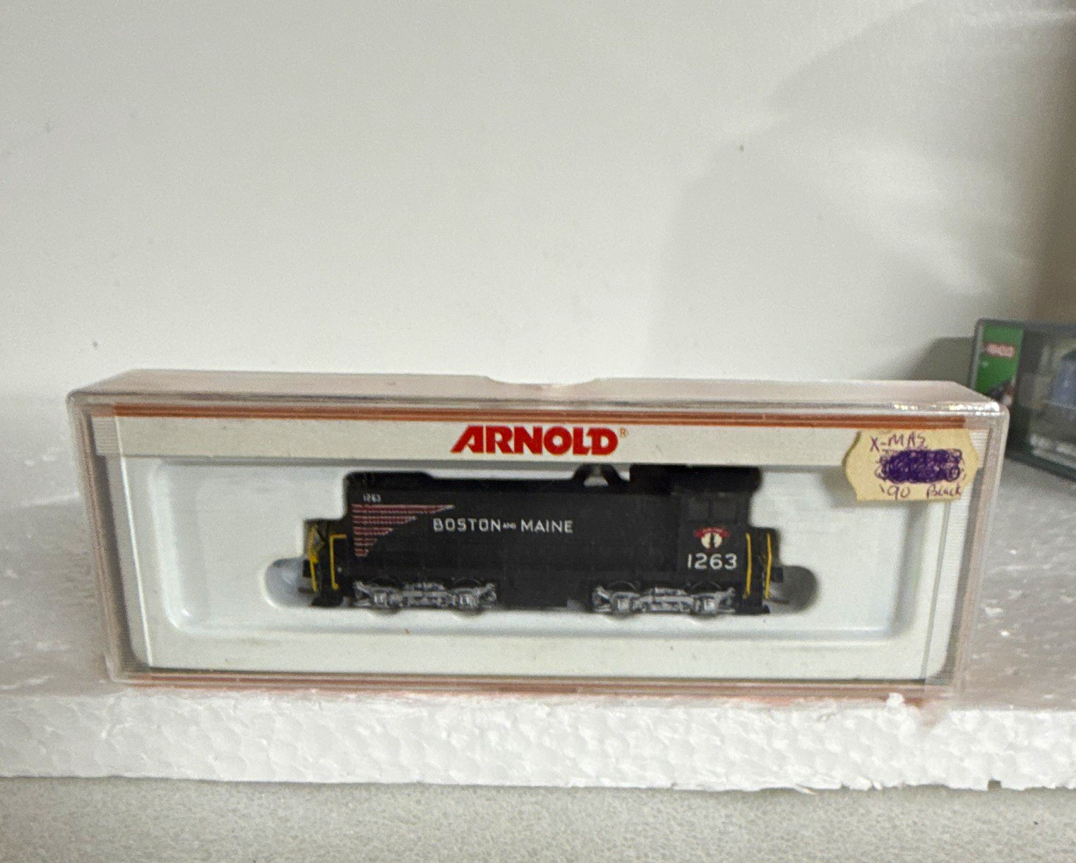 Arnold Boston & Maine SW1 Diesel Locomotive N Scale 1:160 DC Analog X-445 Arnold Boston & Maine SW1 Diesel Locomotive N Scale 1:160 DC Analog X-445