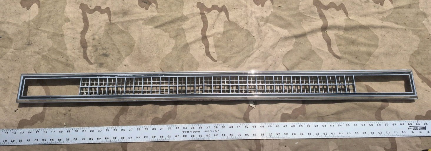 1976 Ford LTD reverse light center trim bezel molding oem D5ab-13a570-b 1976 Ford LTD reverse light center trim bezel molding oem D5ab-13a570-b