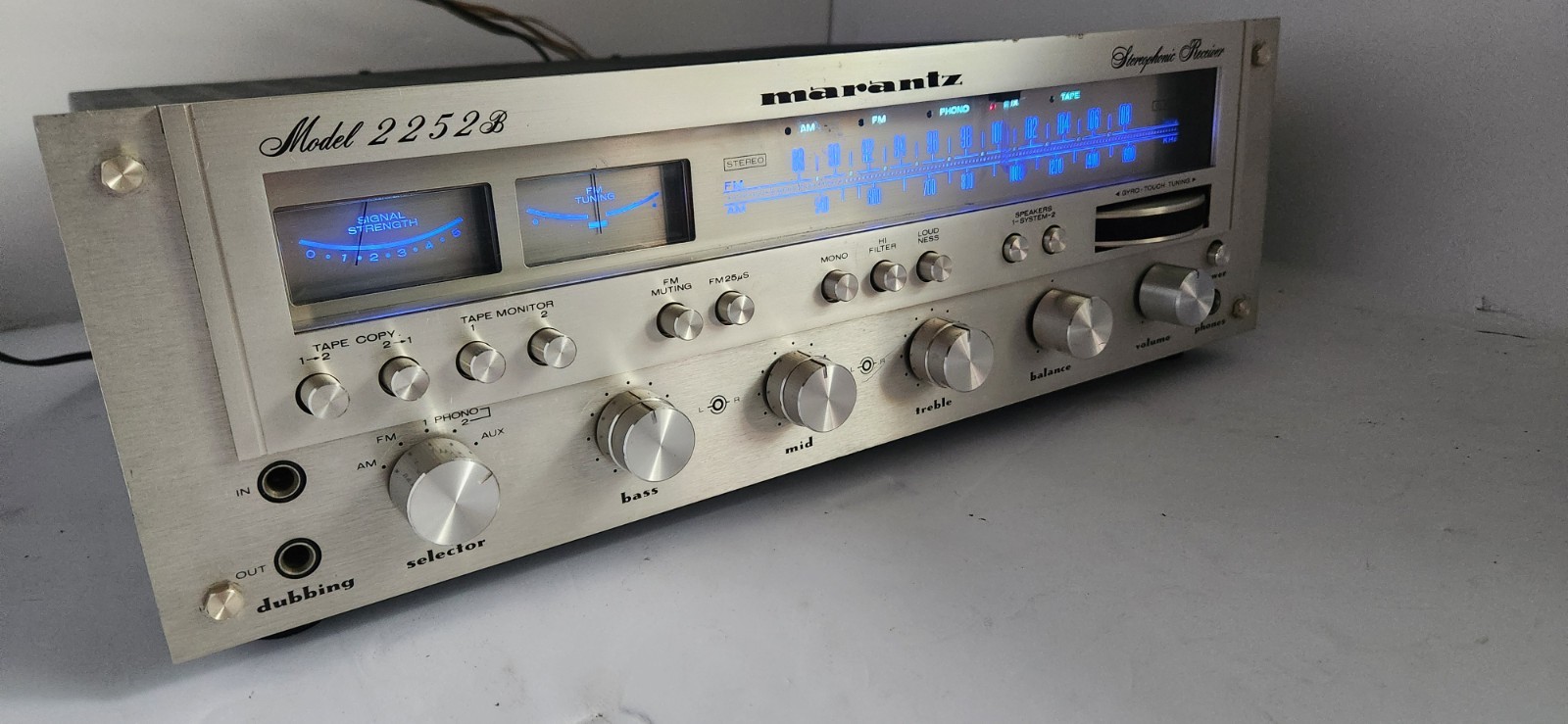 MARANTZ 2252B VINTAGE AM/FM Receiver MARANTZ 2252B VINTAGE AM/FM Receiver