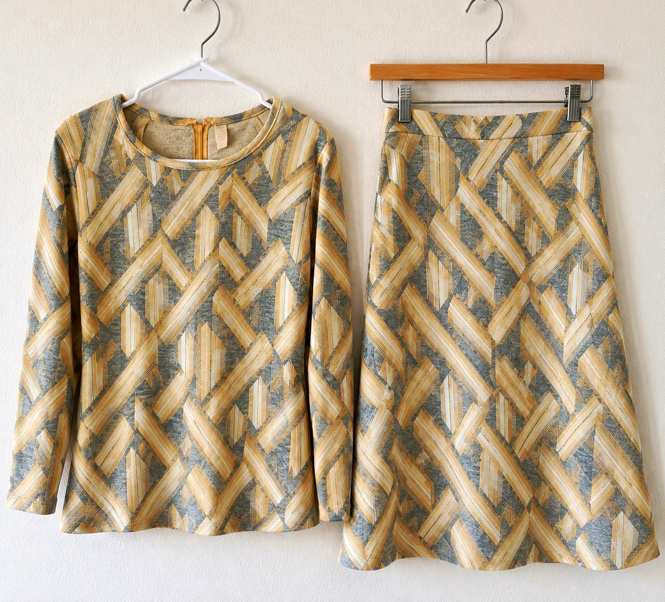 Vintage 70s 2 Piece Knit Skirt Set Geometric Mod Top Midi Skirt Rare