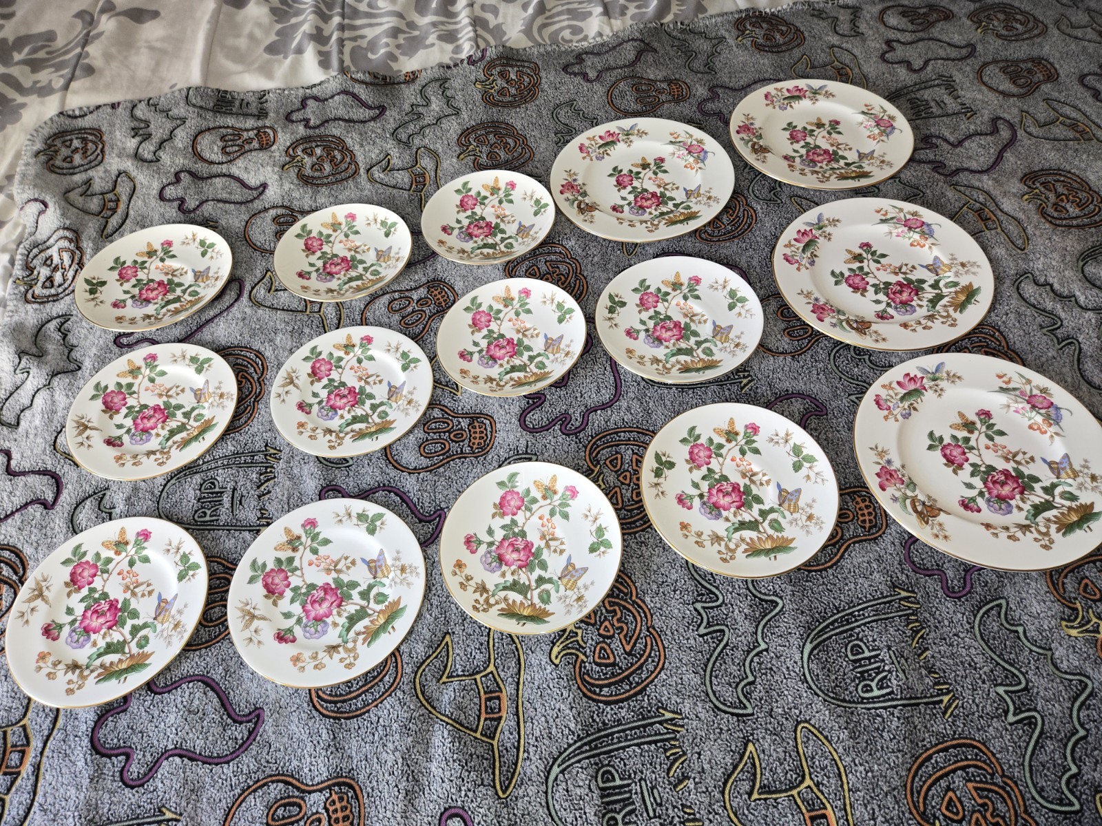 Set of Wedgwood China Charnwood Bone Salad Plates & Teacup Plates - England