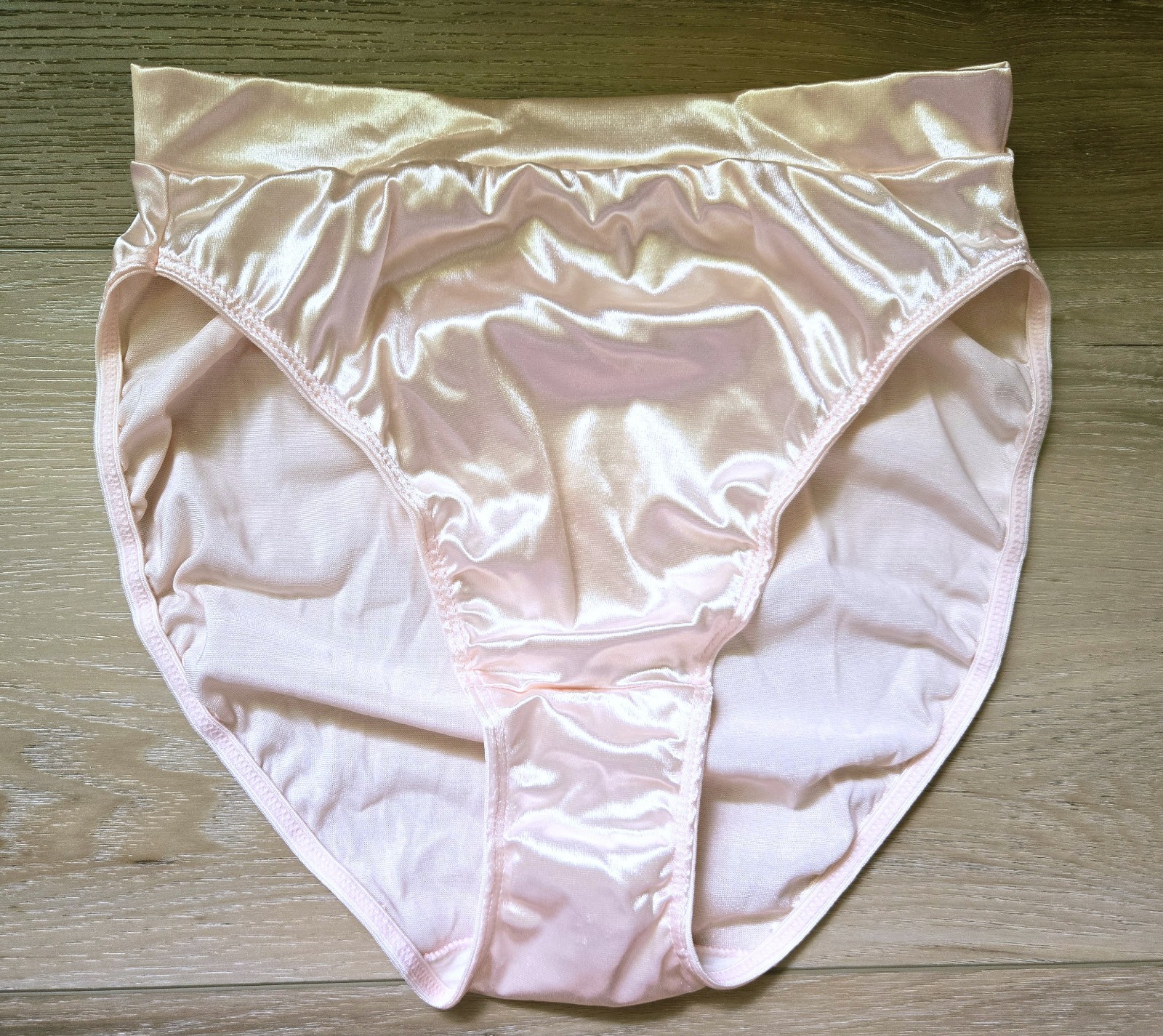 NIB Vintage Victoria\'s Secret Pink Silky Satin Taylor Hi-Cut Brief Panties M NIB Vintage Victoria\'s Secret Pink Silky Satin Taylor Hi-Cut Brief Panties M