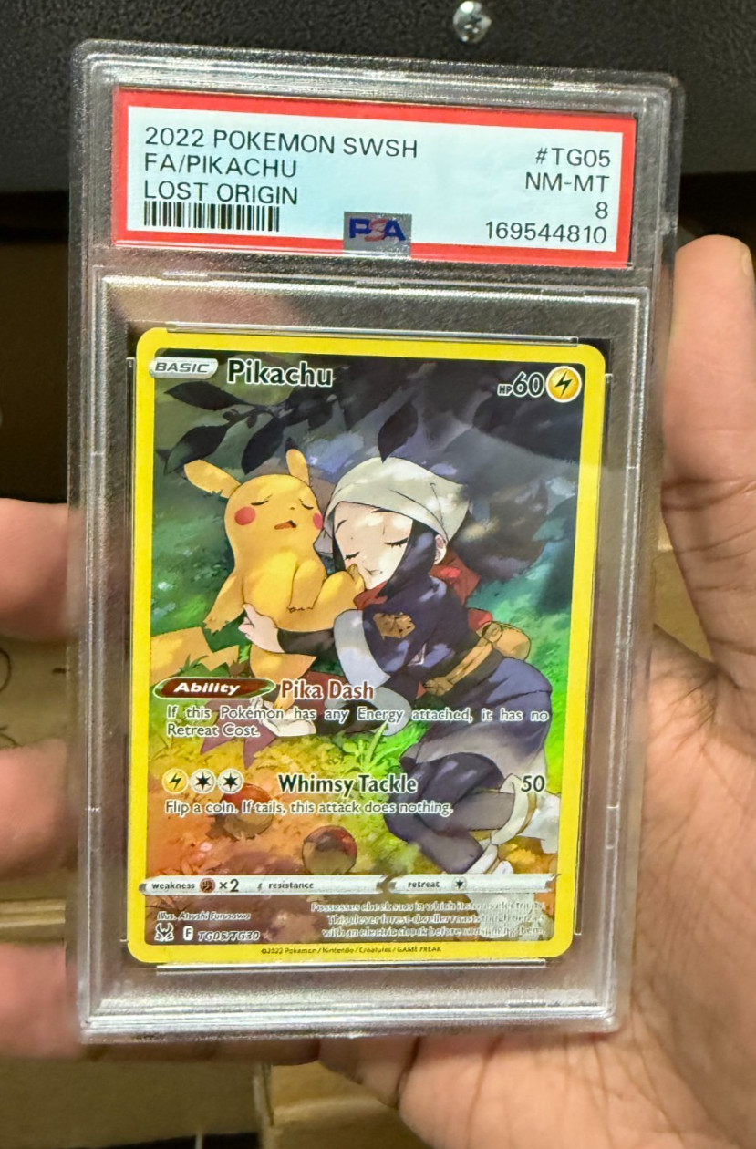 2022 POKEMON SWORD & SHIELD LOST ORIGIN #TG05 FULL ART/PIKACHU PSA 8
